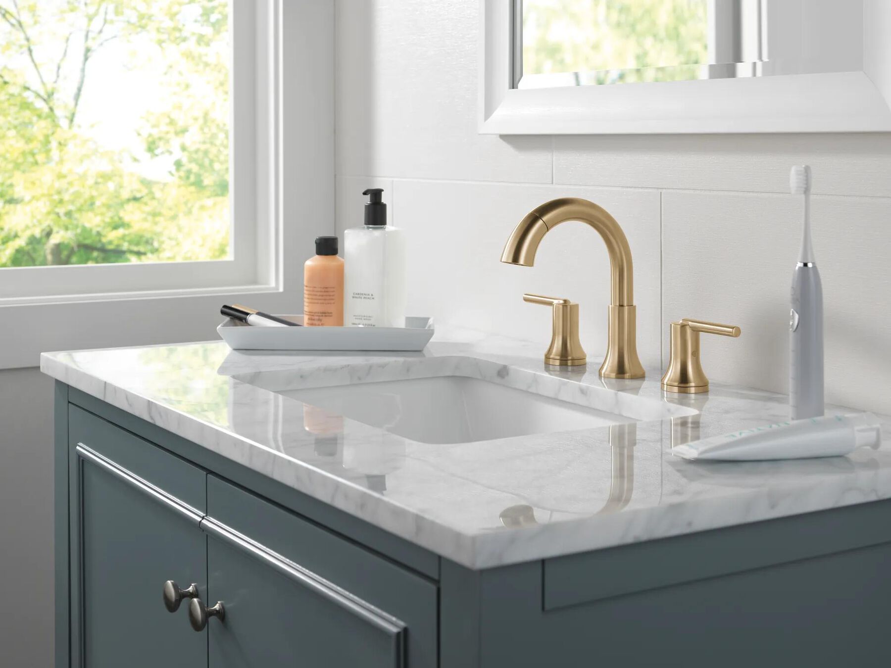 Two Handle Widespread Pull Down Bathroom Faucet