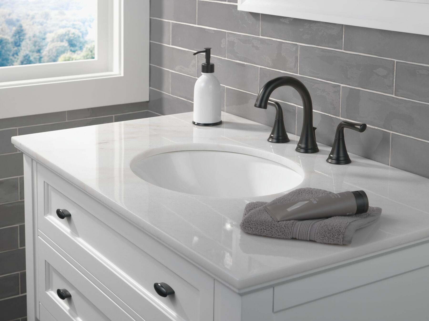 Two Handle Widespread Bathroom Faucet