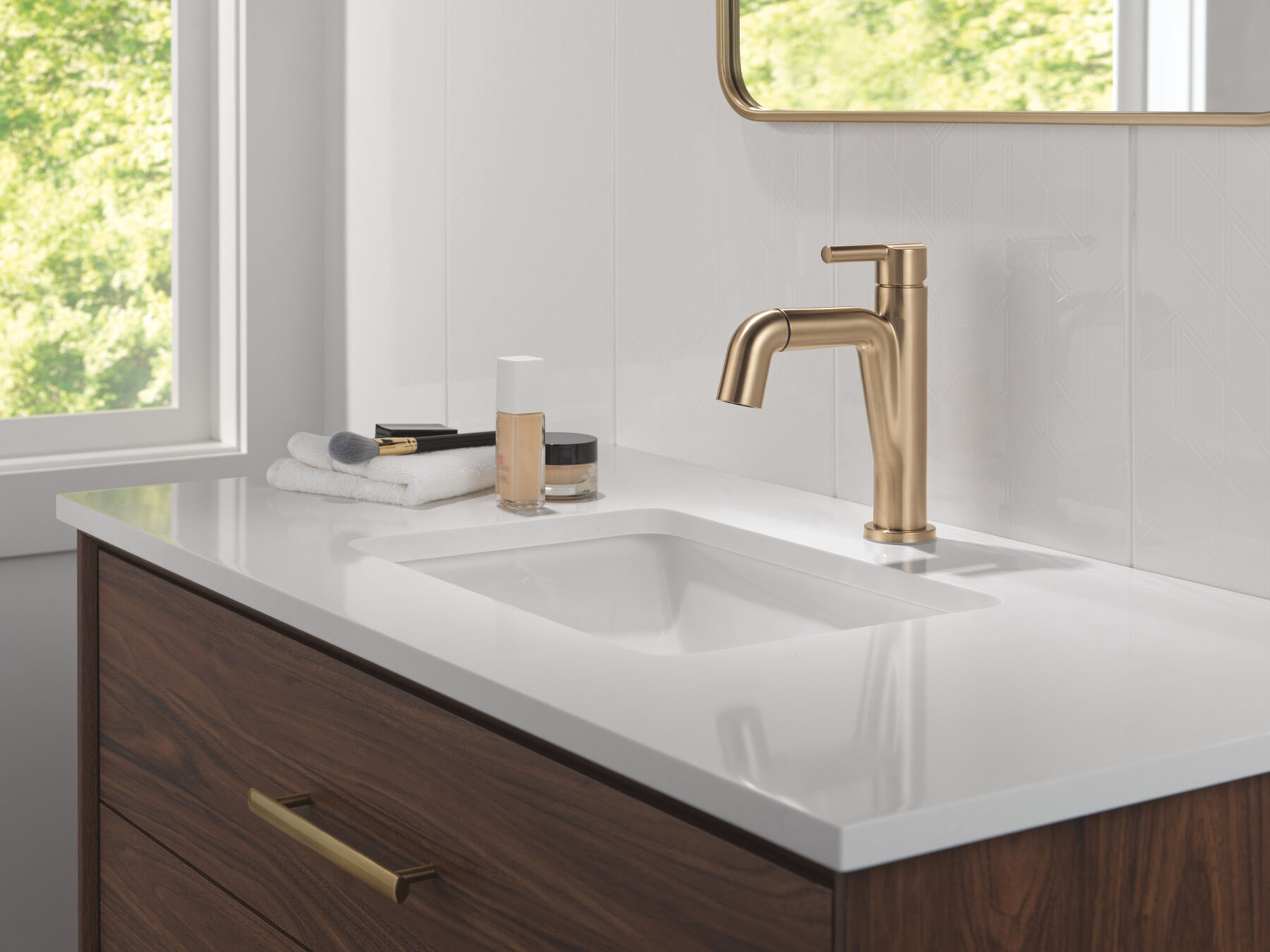 Single Handle Pull-Down Bathroom Faucet