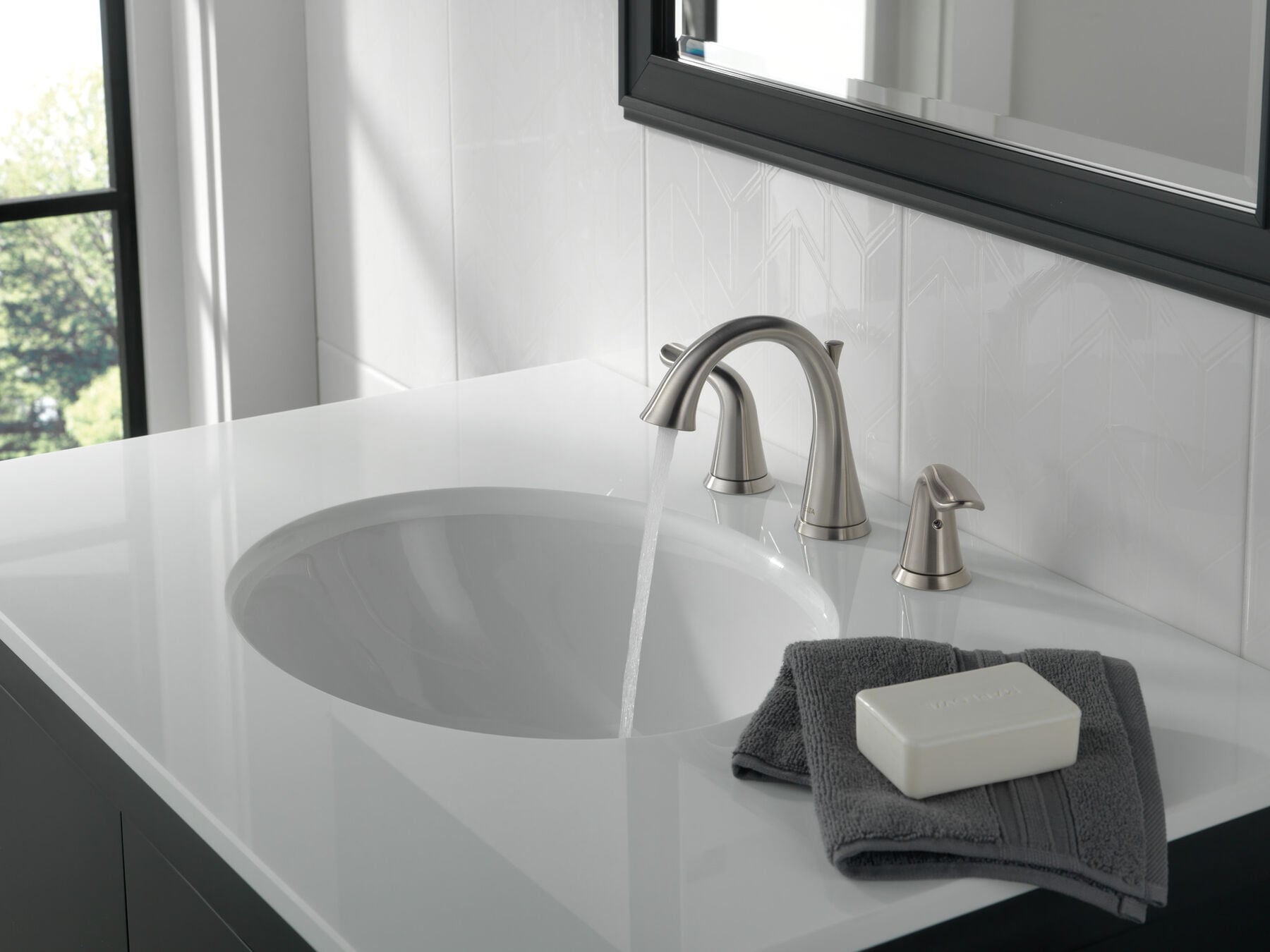 Two Handle Widespread Bathroom Faucet