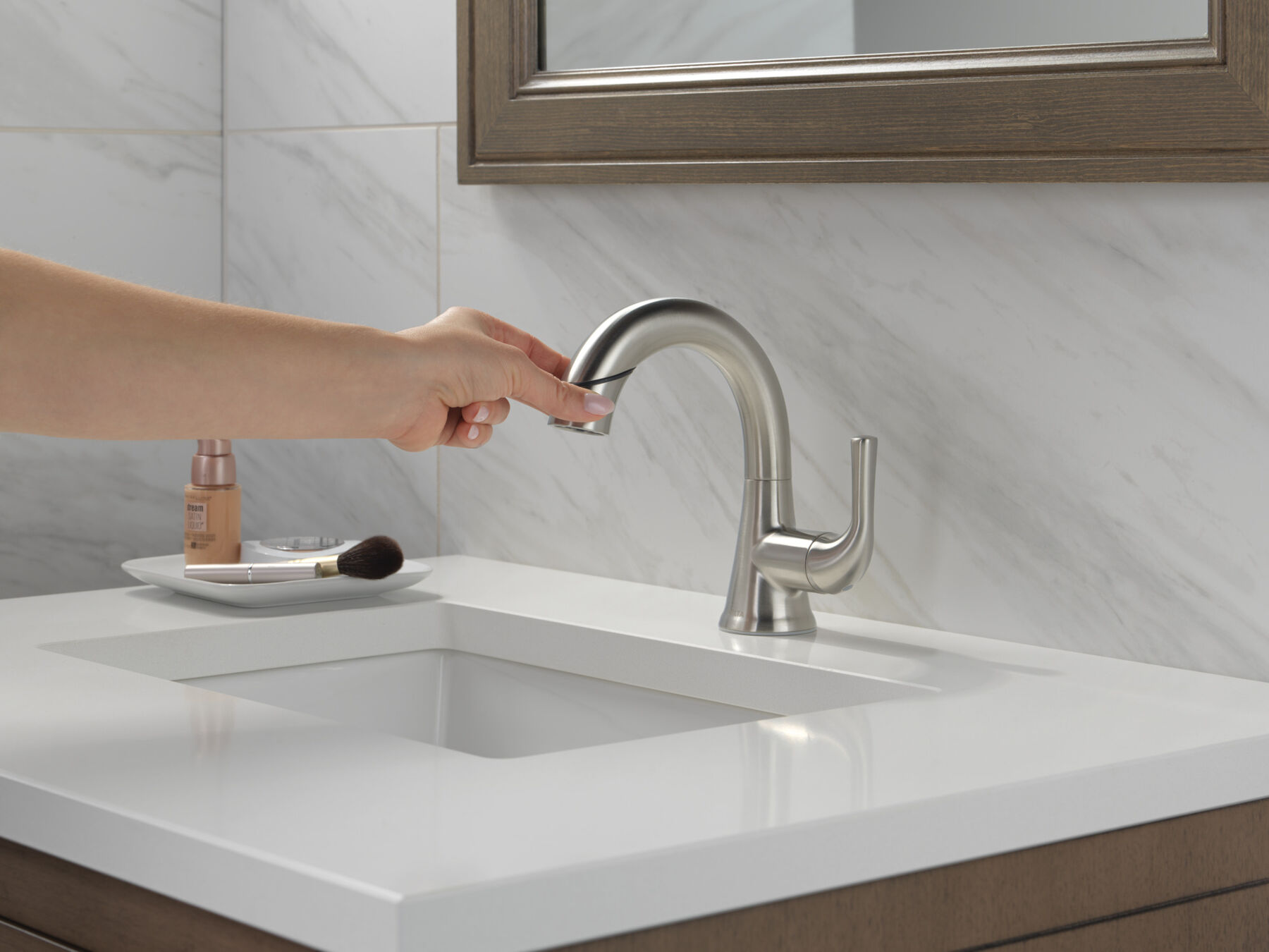 Single Handle Pull-Down Bathroom Faucet