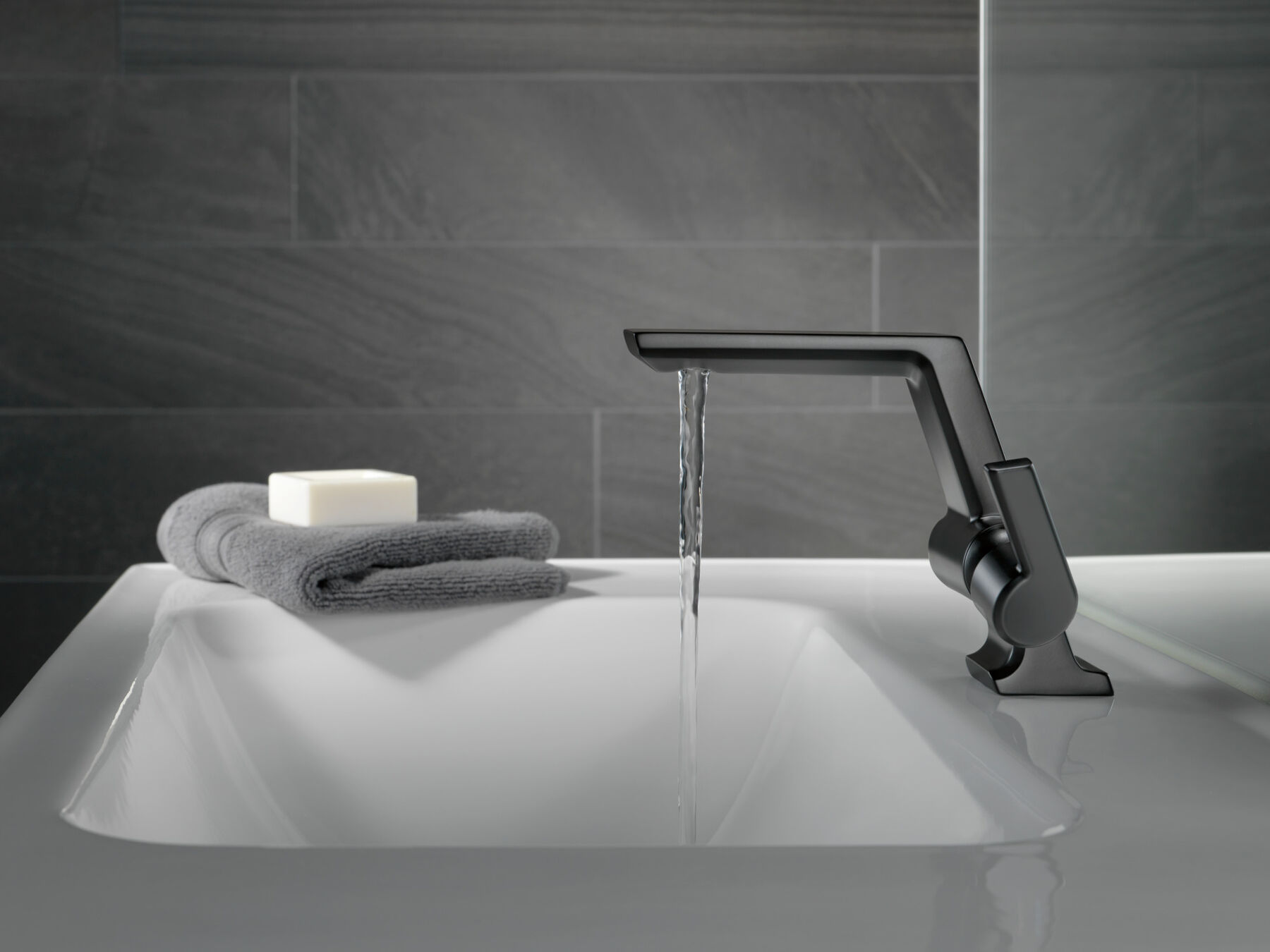 Single Handle Bathroom Faucet