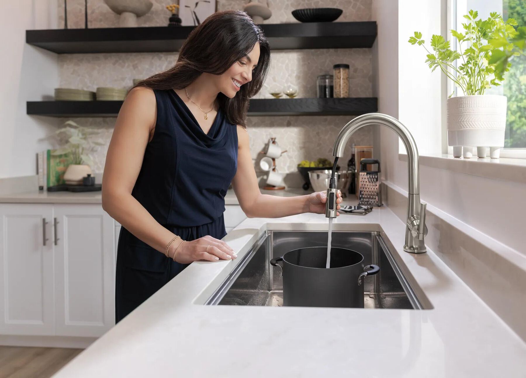 Single Handle Pull-Down Kitchen Faucet