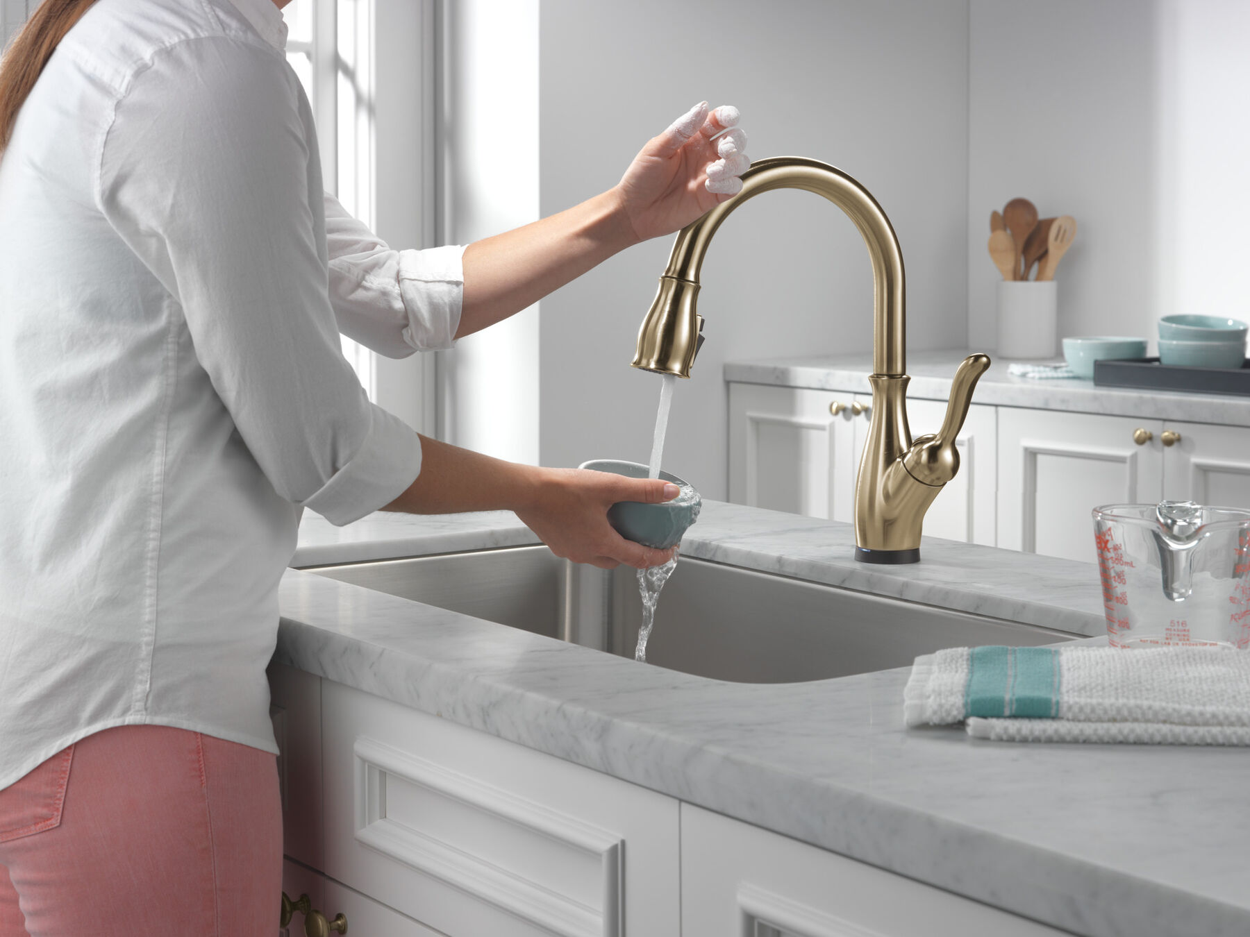 Single Handle Pull-Down Kitchen Faucet with Touch<sub>2</sub>O&reg; Technology Technology
