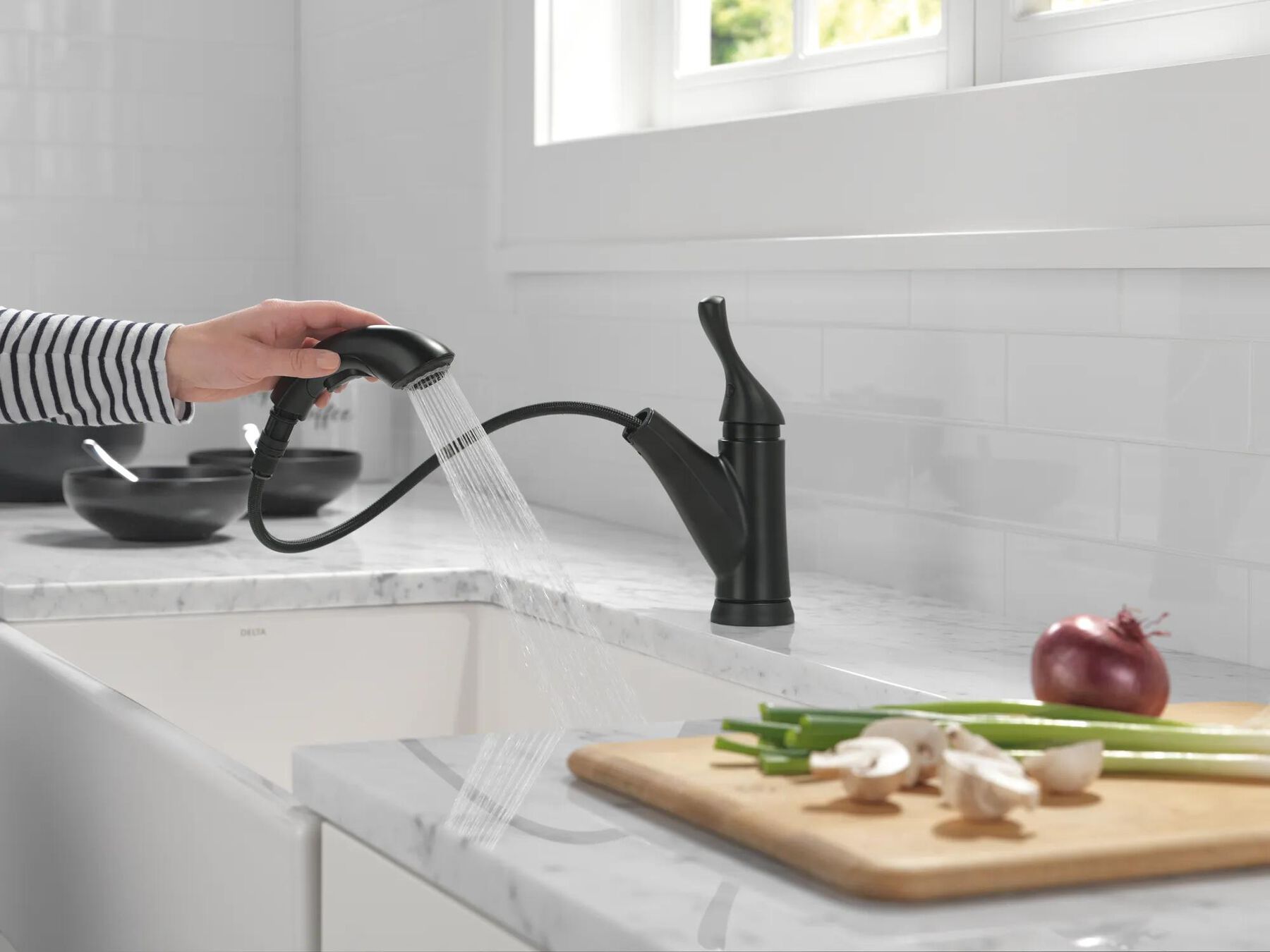Single Handle Pull-Out Kitchen Faucet