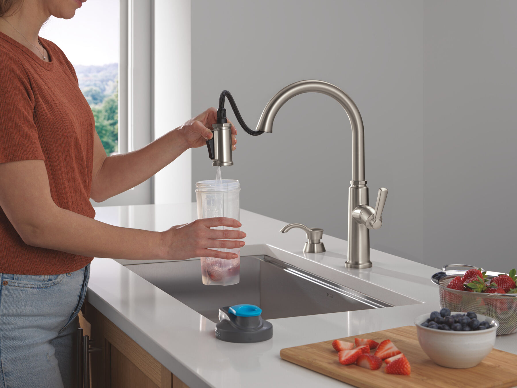 Single Handle Kitchen Pull-Down Faucet w/ Soap Dispenser