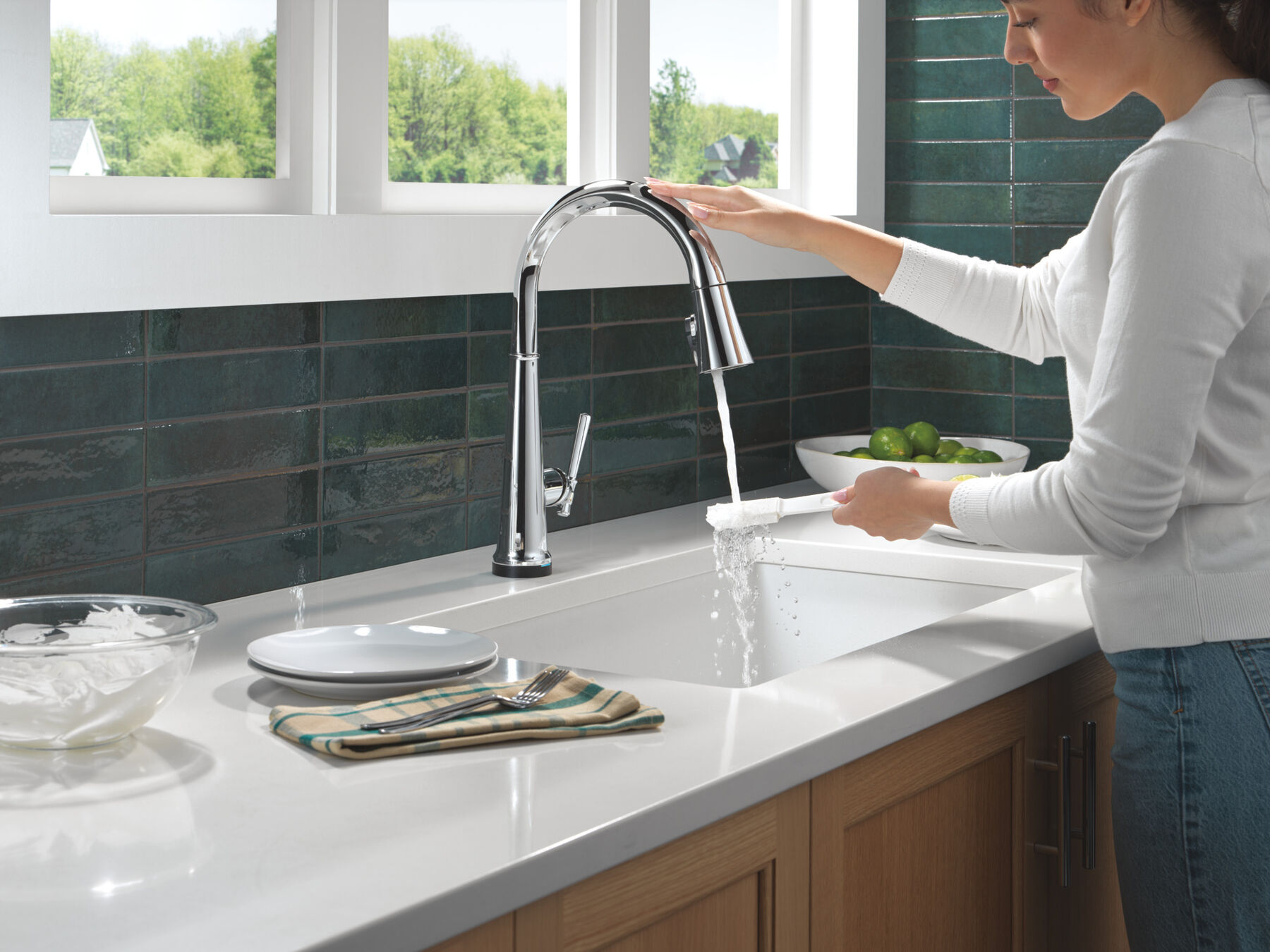 Touch<sub>2</sub>O&reg; Technology Kitchen Faucet with Touchless Technology