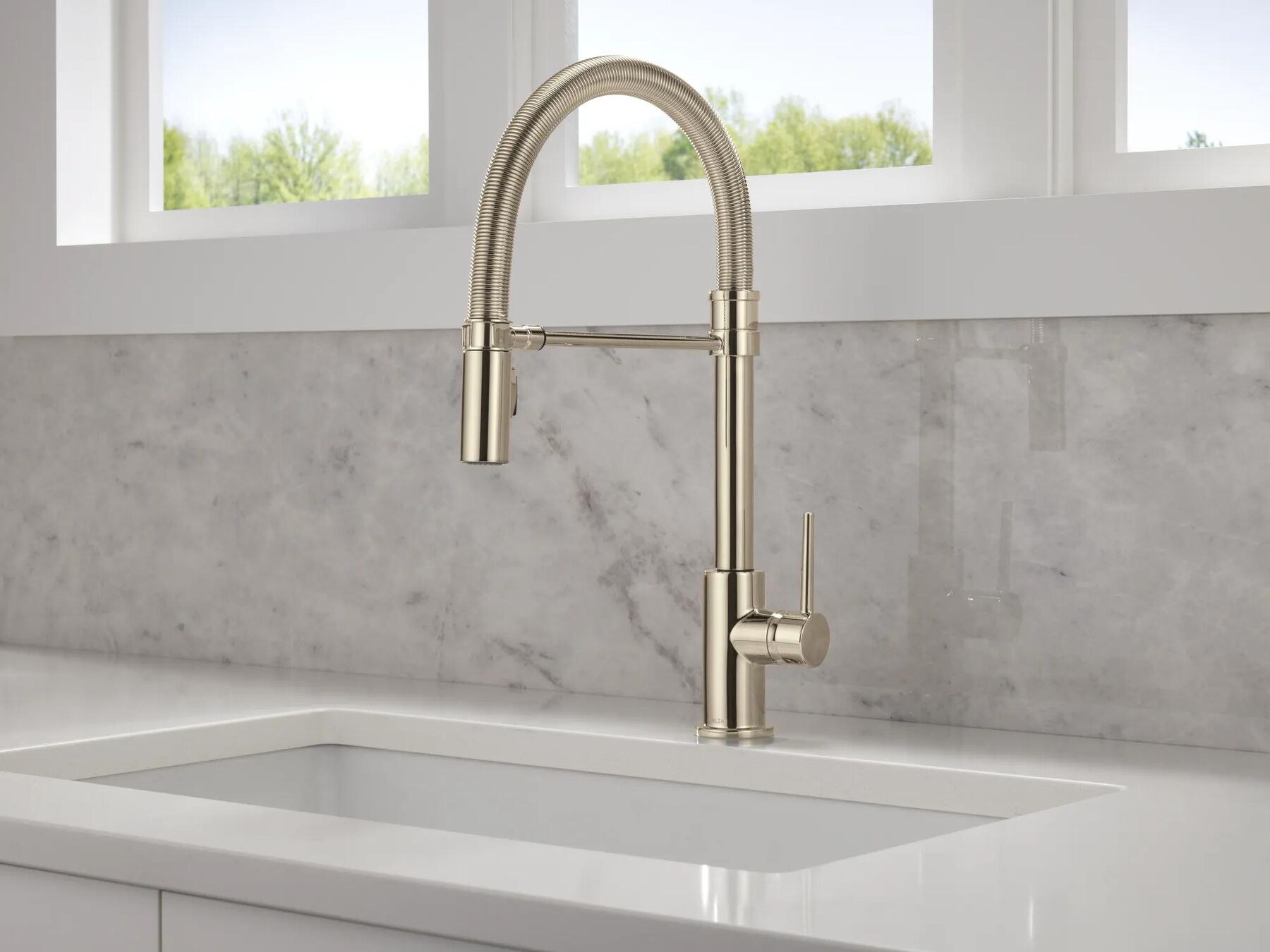 Single-Handle Pull-Down Spring Kitchen Faucet