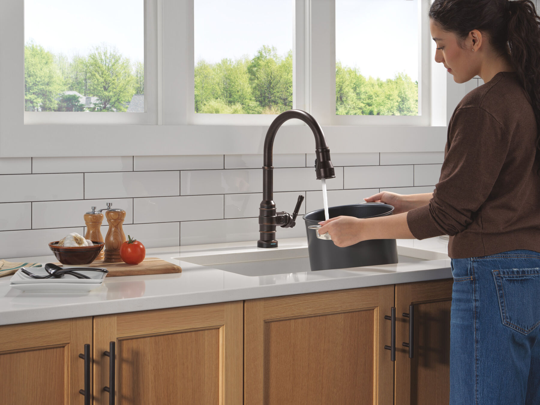 Touch<sub>2</sub>O&reg; Technology Kitchen Faucet with Touchless Technology