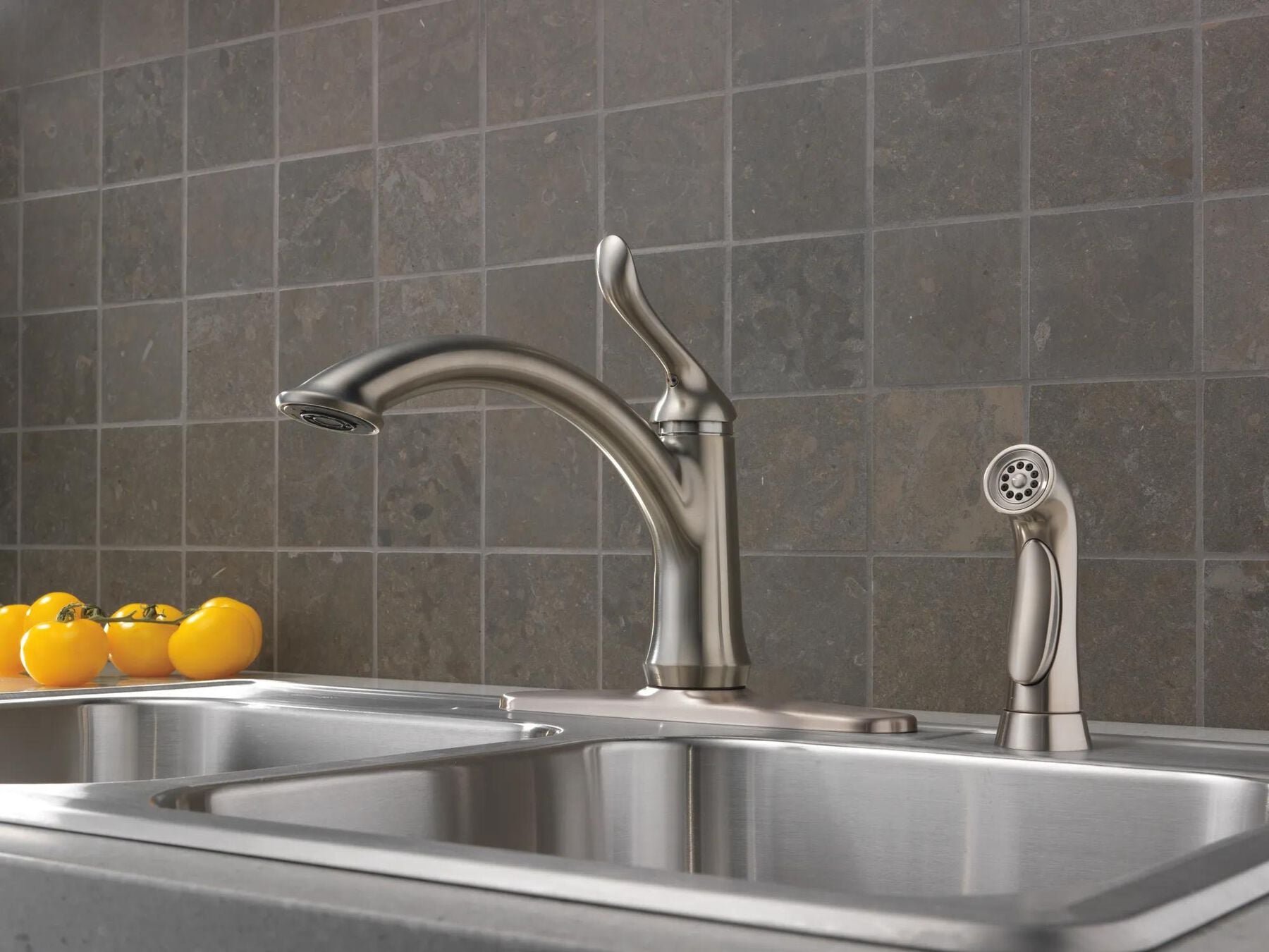 Single Handle Kitchen Faucet with Spray