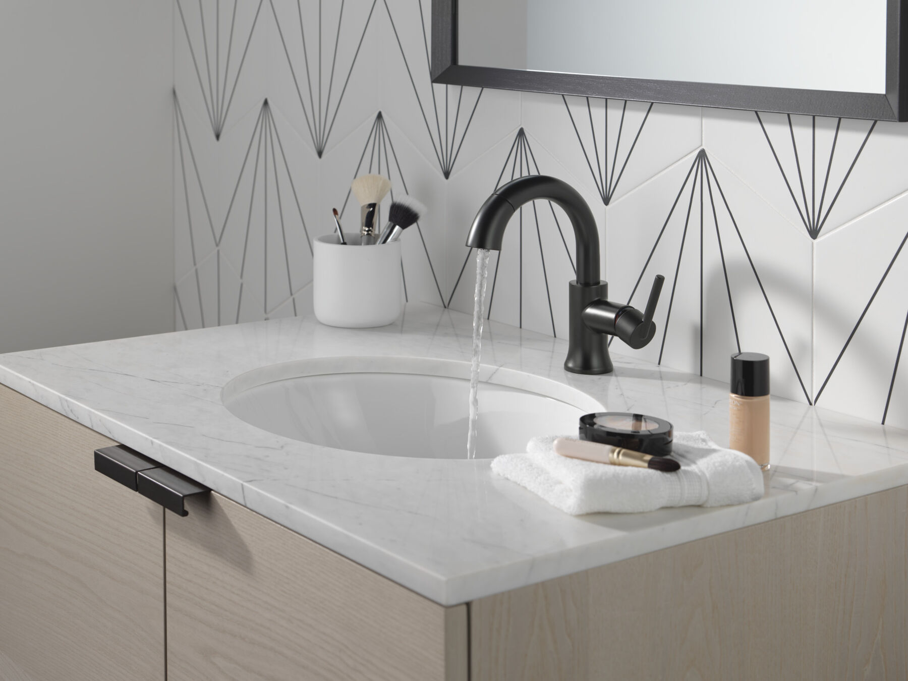 Single Handle Pull Down Bathroom Faucet (Recertified)