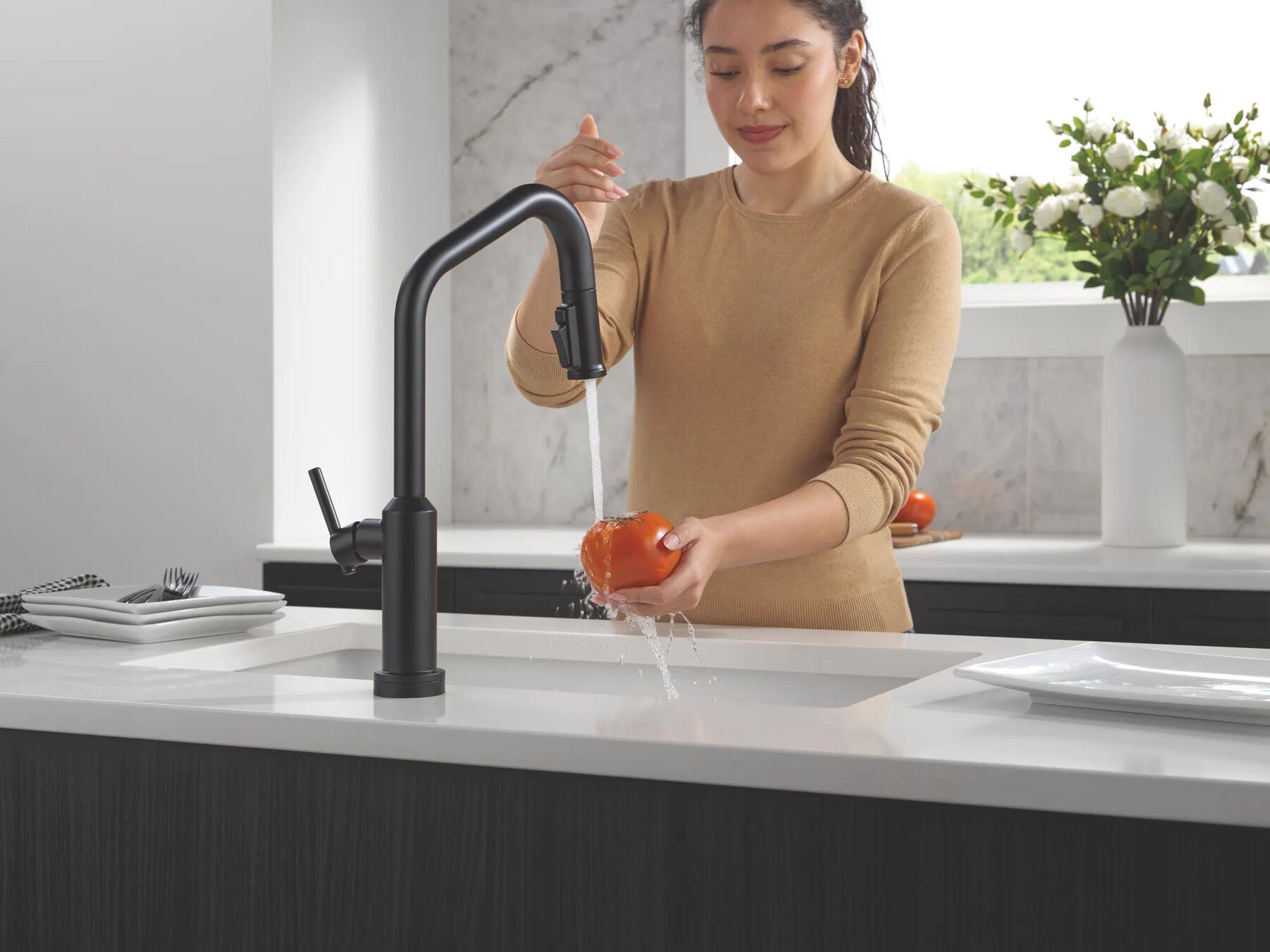 Touch2O&reg; Technology Kitchen Faucet with Touchless Technology