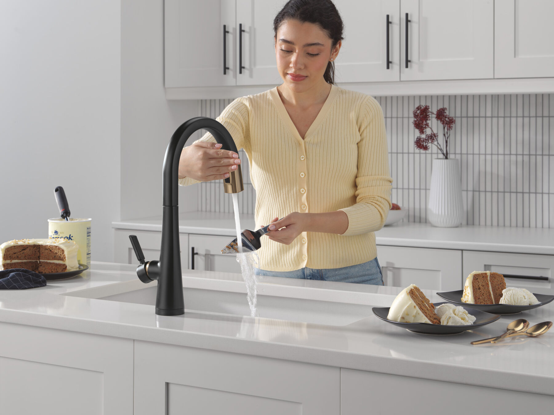 Touch<sub>2</sub>O&reg; Technology Kitchen Faucet with Touchless Technology
