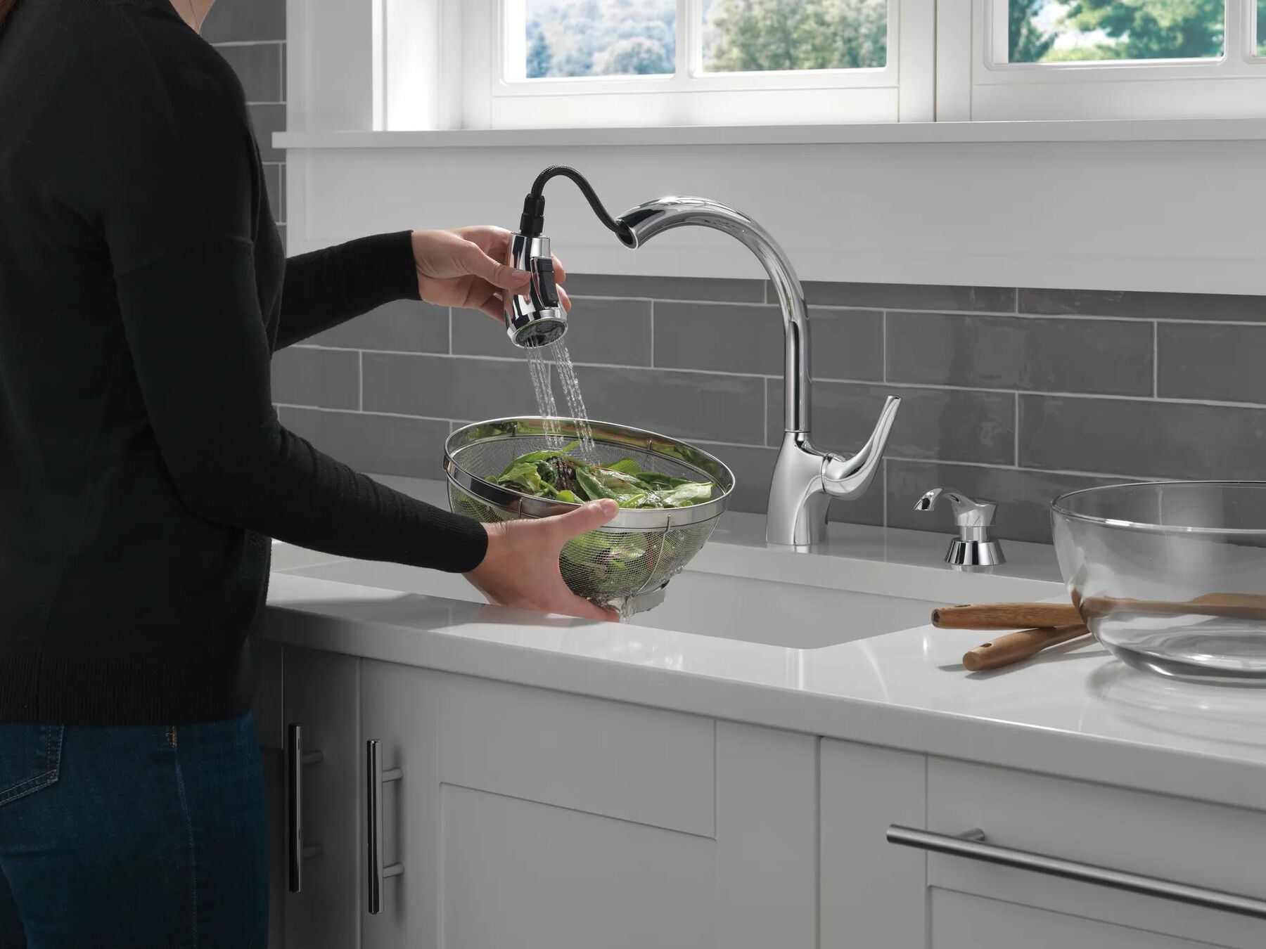 Single Handle Pull-Out Kitchen Faucet