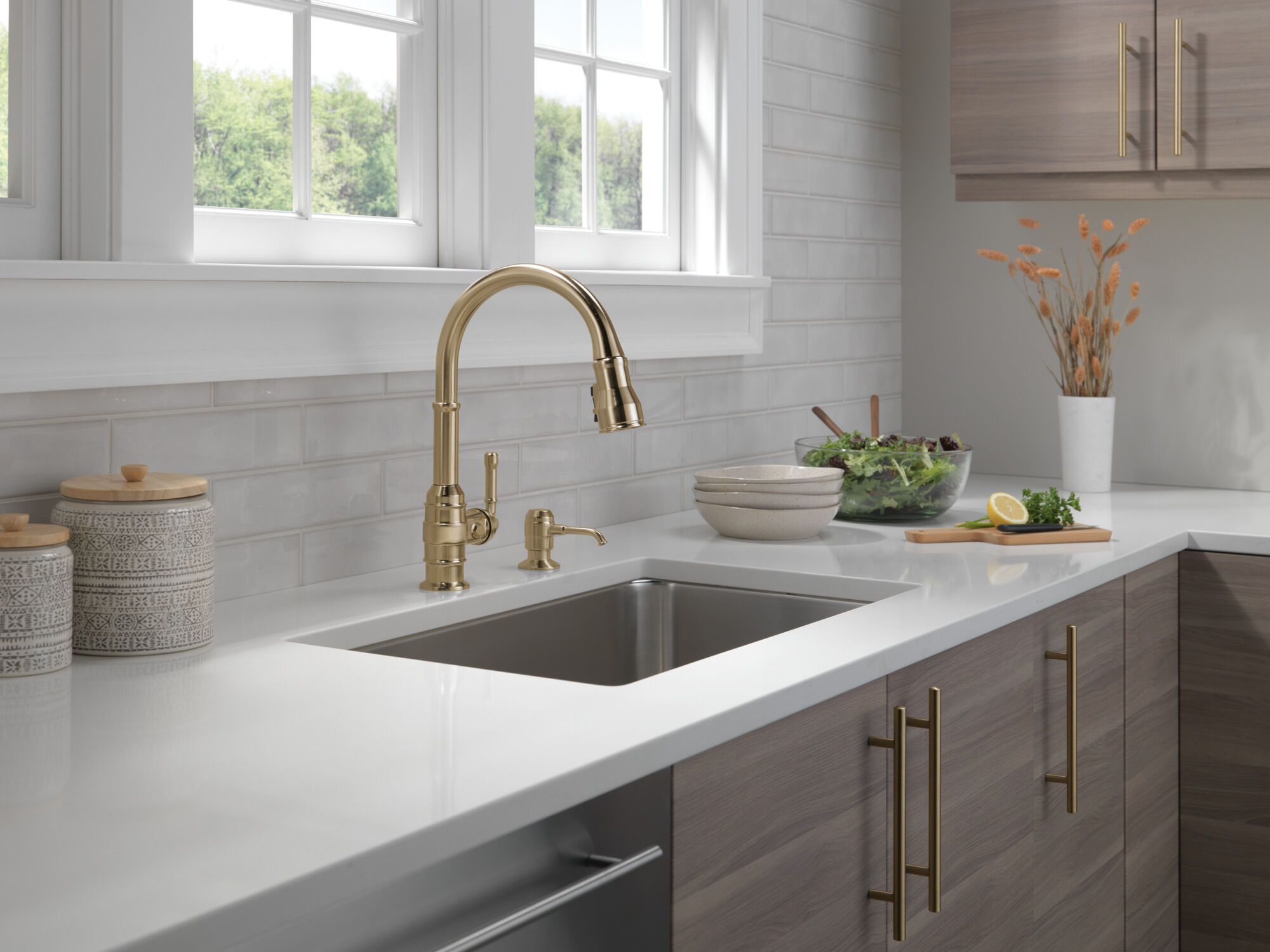 Single Handle Pull-Down Kitchen Faucet in Champagne Bronze 9190-CZ