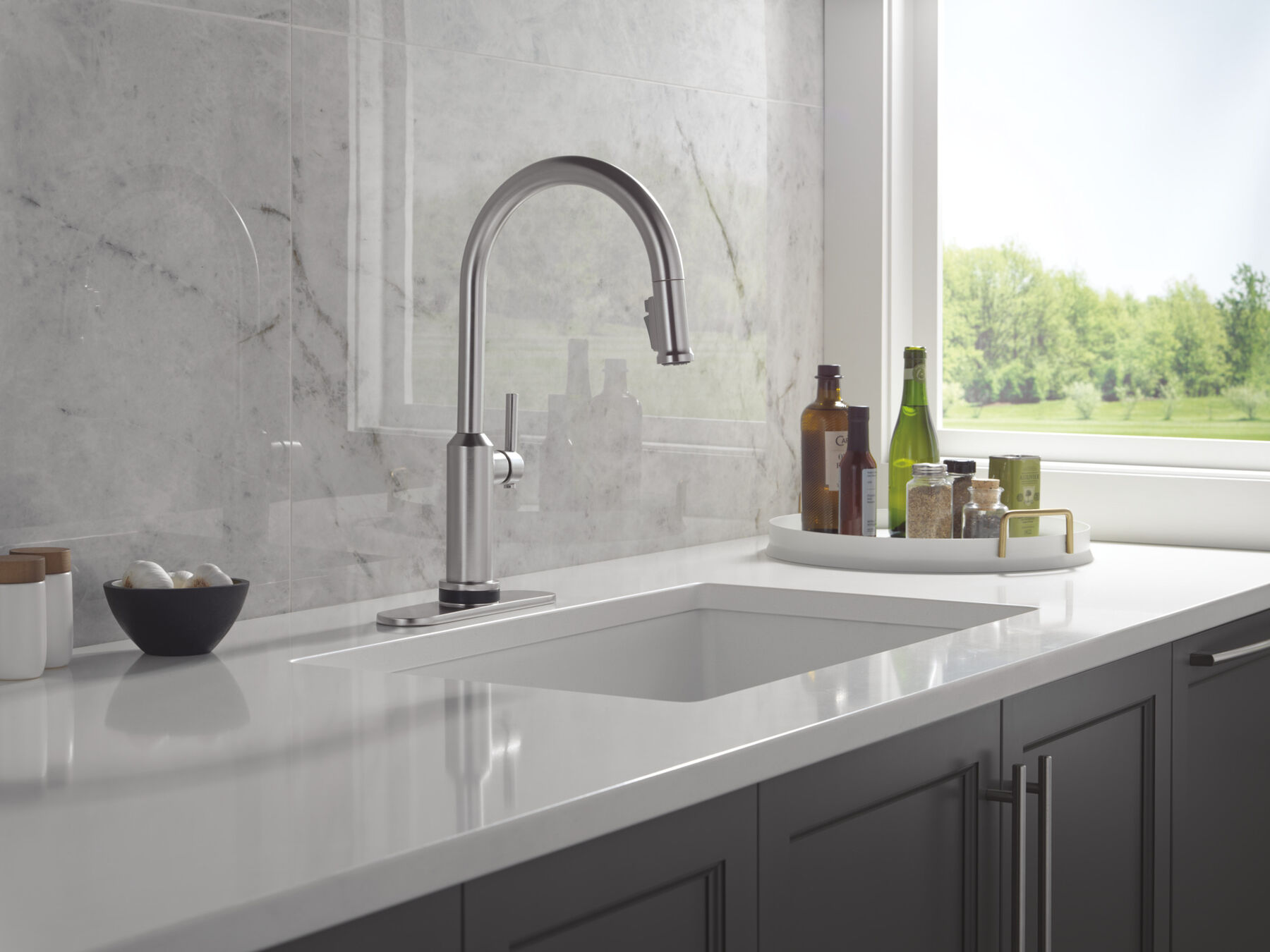 Touch2O&reg; Technology Kitchen Faucet with Touchless Technology