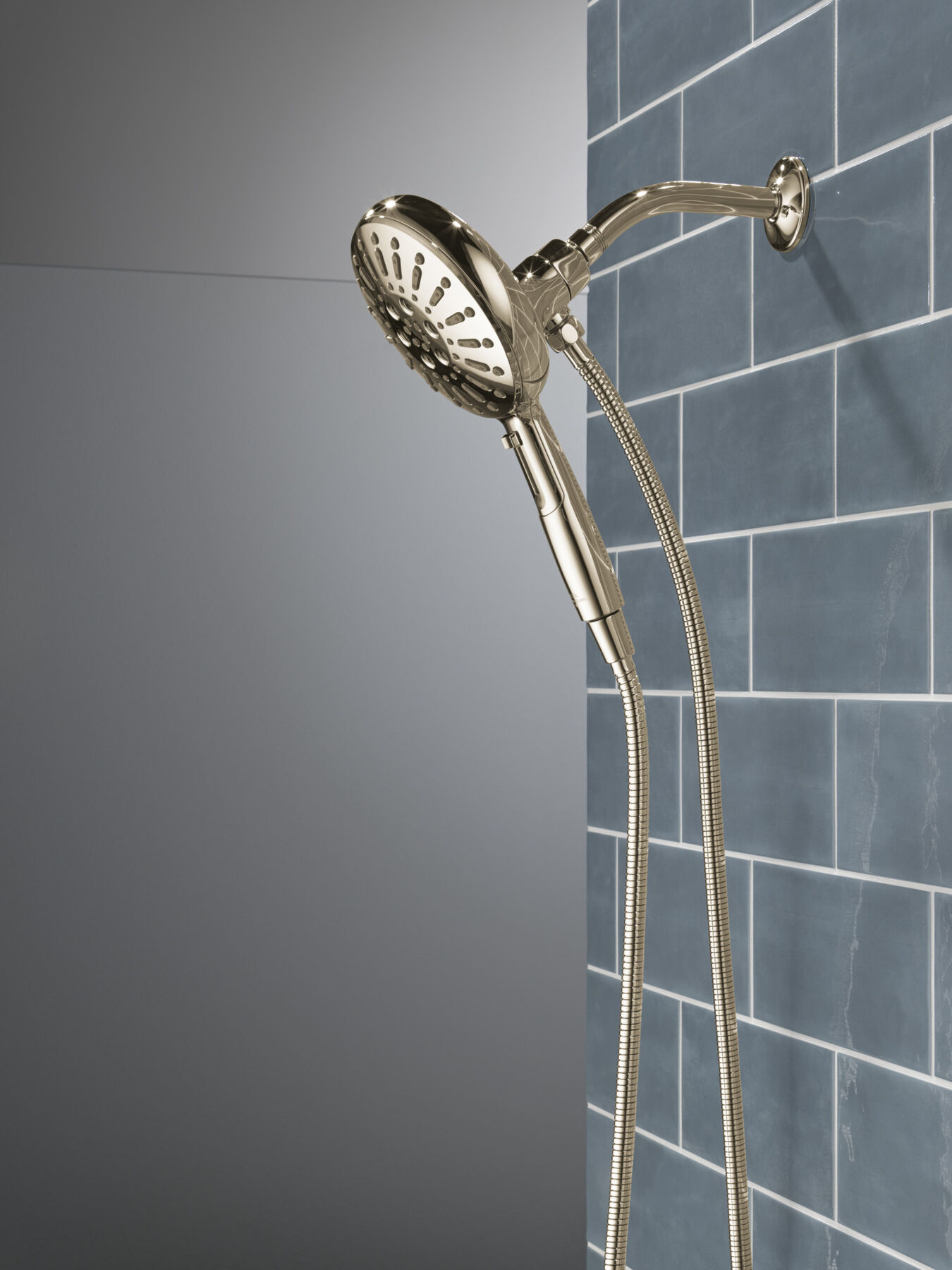 7-Setting SureDock&reg; Magnetic Hand Shower