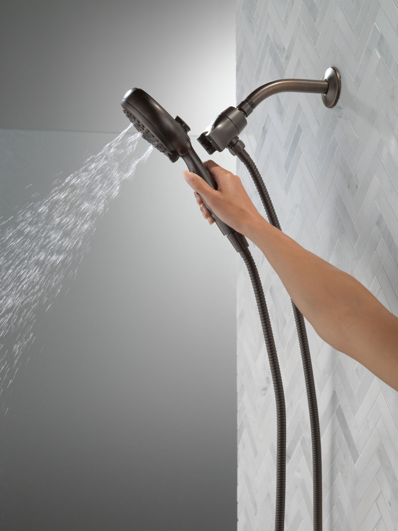 7-Setting SureDock&reg; Magnetic Hand Shower
