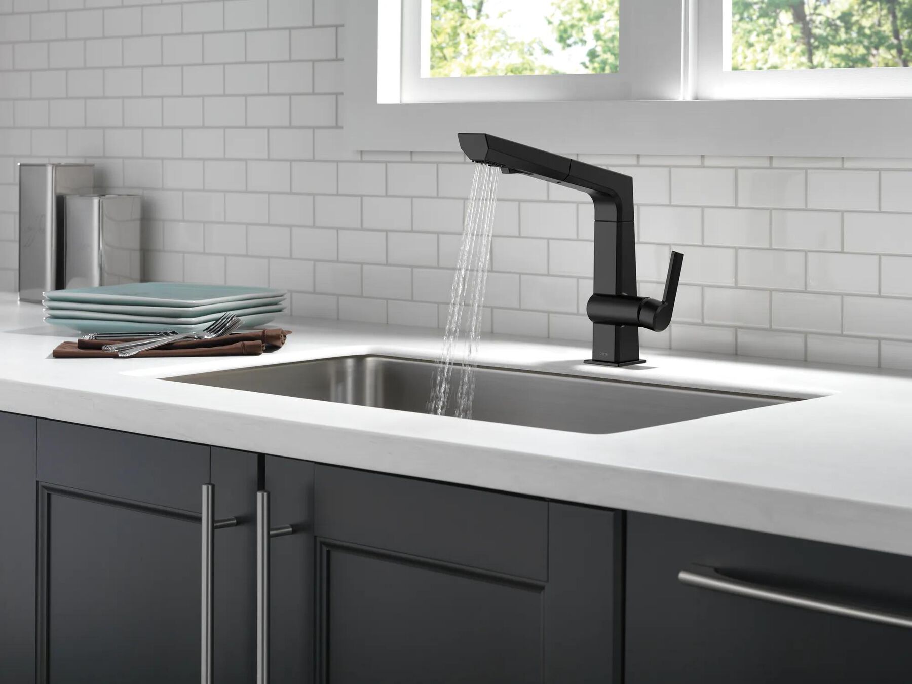 Single Handle Pull-Out Kitchen Faucet (Recertified)