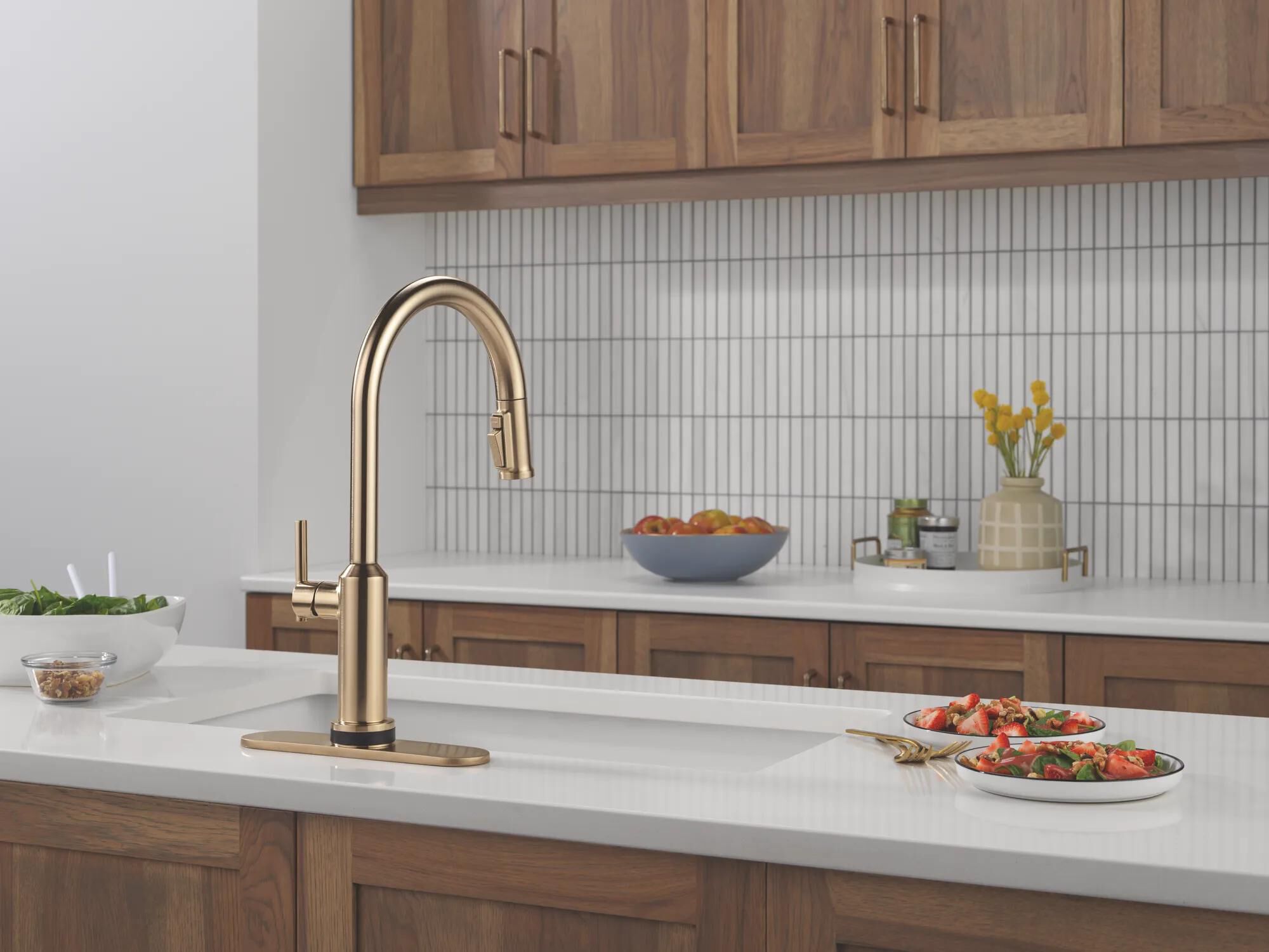 Touch2O® Technology Kitchen Faucet with Touchless Technology in