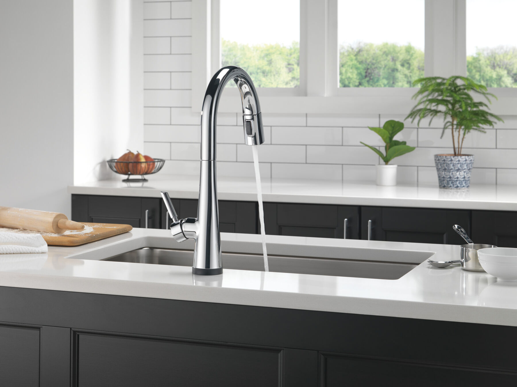 Single Handle Pull-Down Kitchen Faucet With Touch<sub>2</sub>O&reg;  Technology