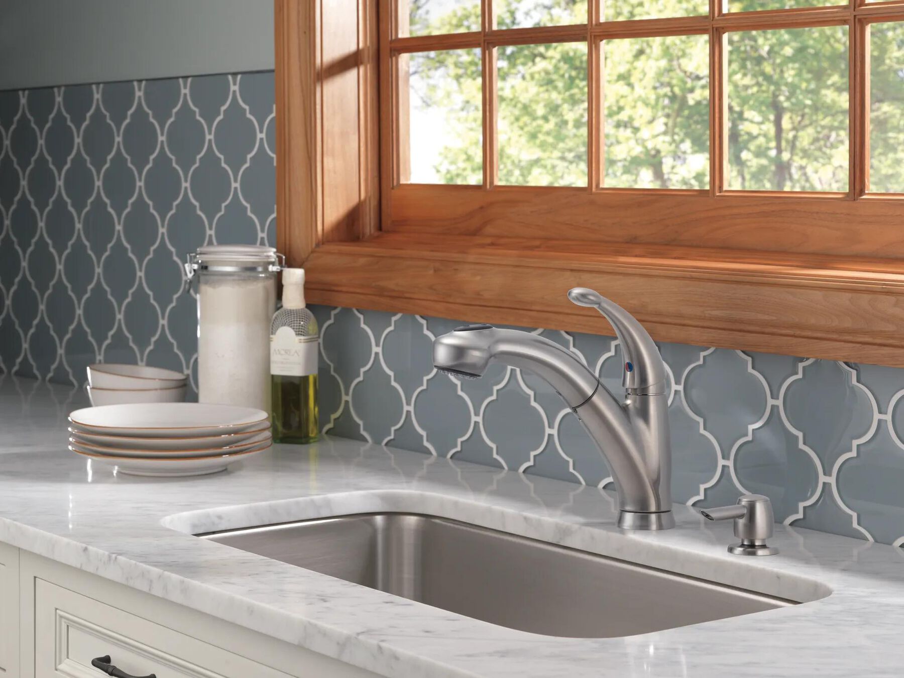 Single Handle Pull-Out Kitchen Faucet with Soap Dispenser