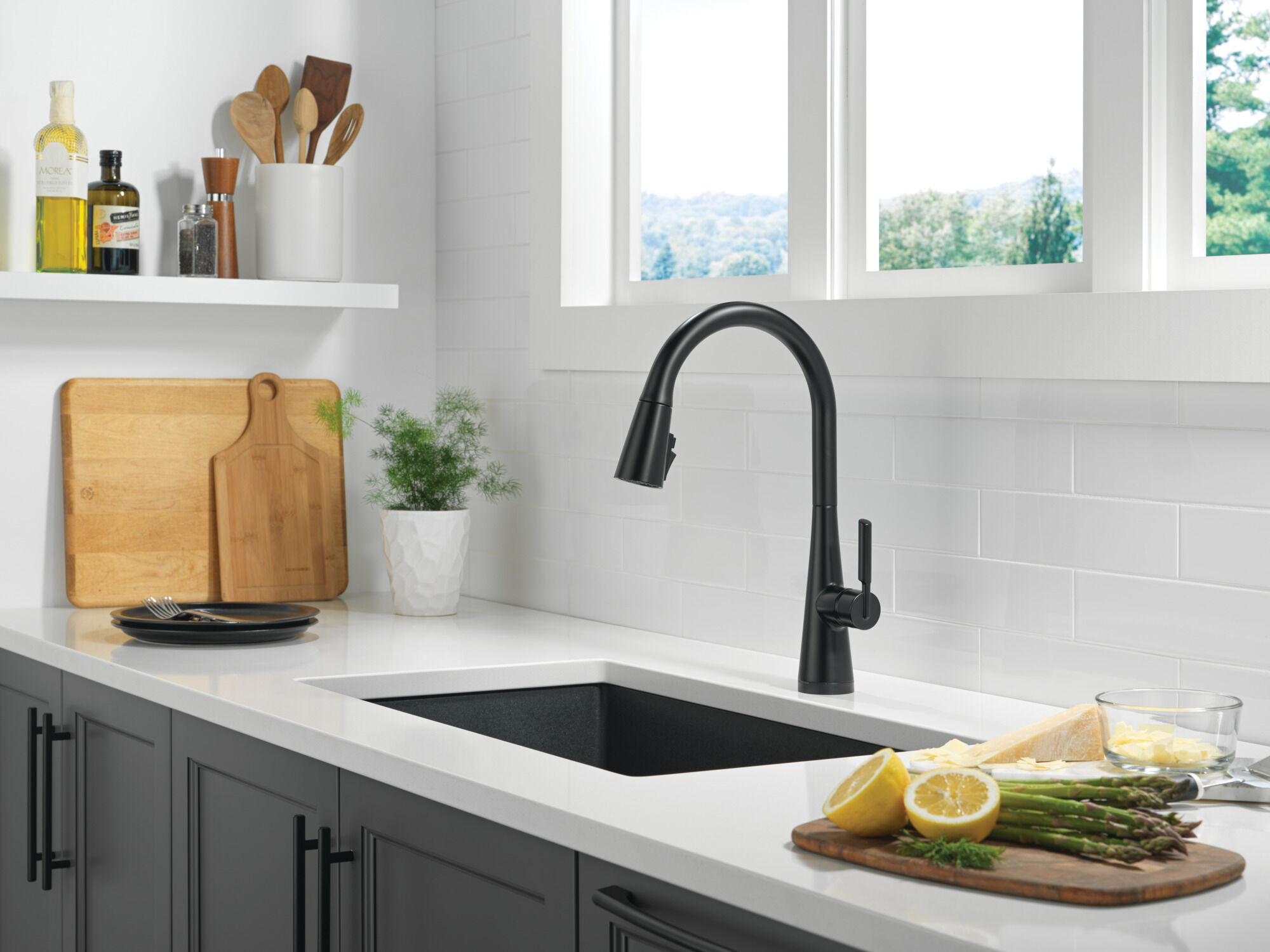 Single Handle Pull-Down Touch2O® Technology Kitchen Faucet with