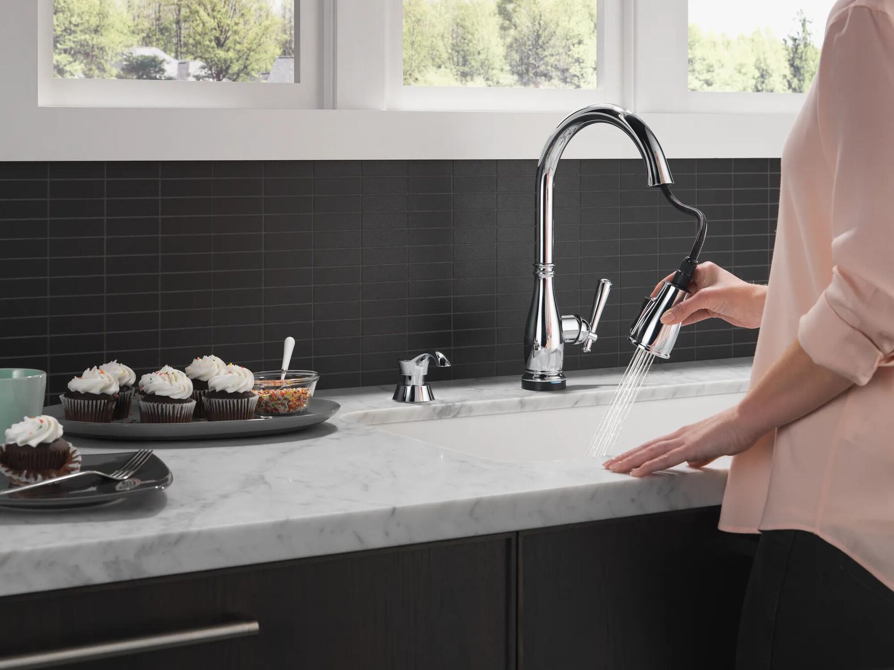 Single Handle Pull-Down Kitchen Faucet with Touch2O&reg; and ShieldSpray&reg; Technologies