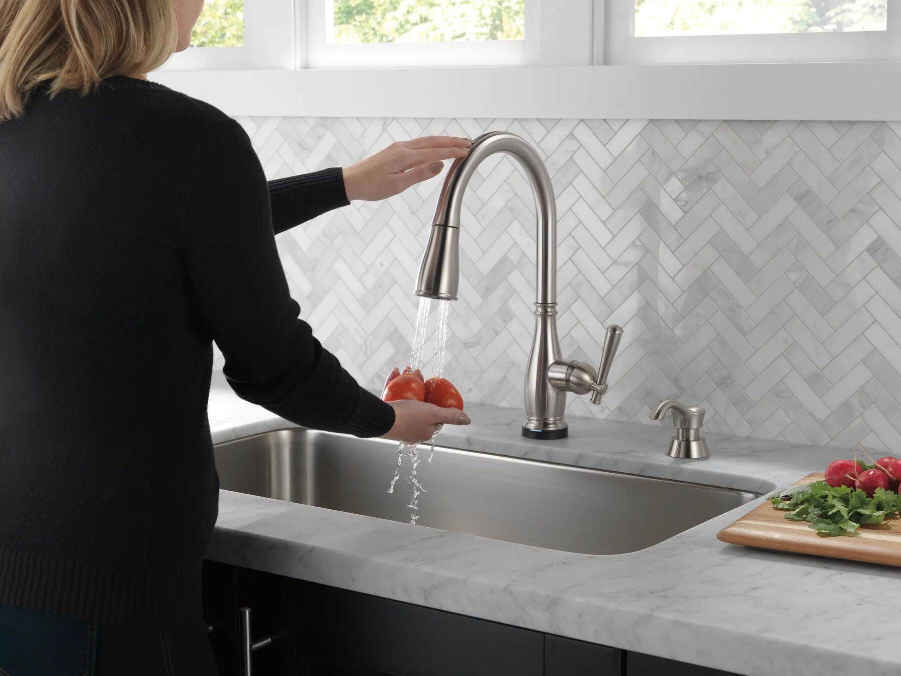 Single Handle Pull-Down Kitchen Faucet with Touch<sub>2</sub>O&reg; Technology and ShieldSpray&reg; Technologies (Recertified)