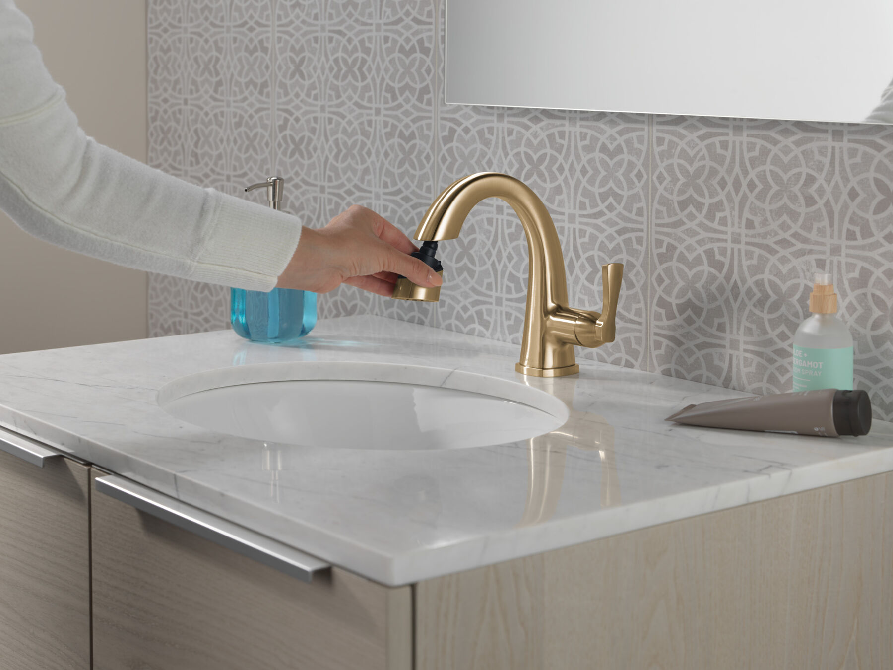 Single Handle Pull Down Bathroom Faucet