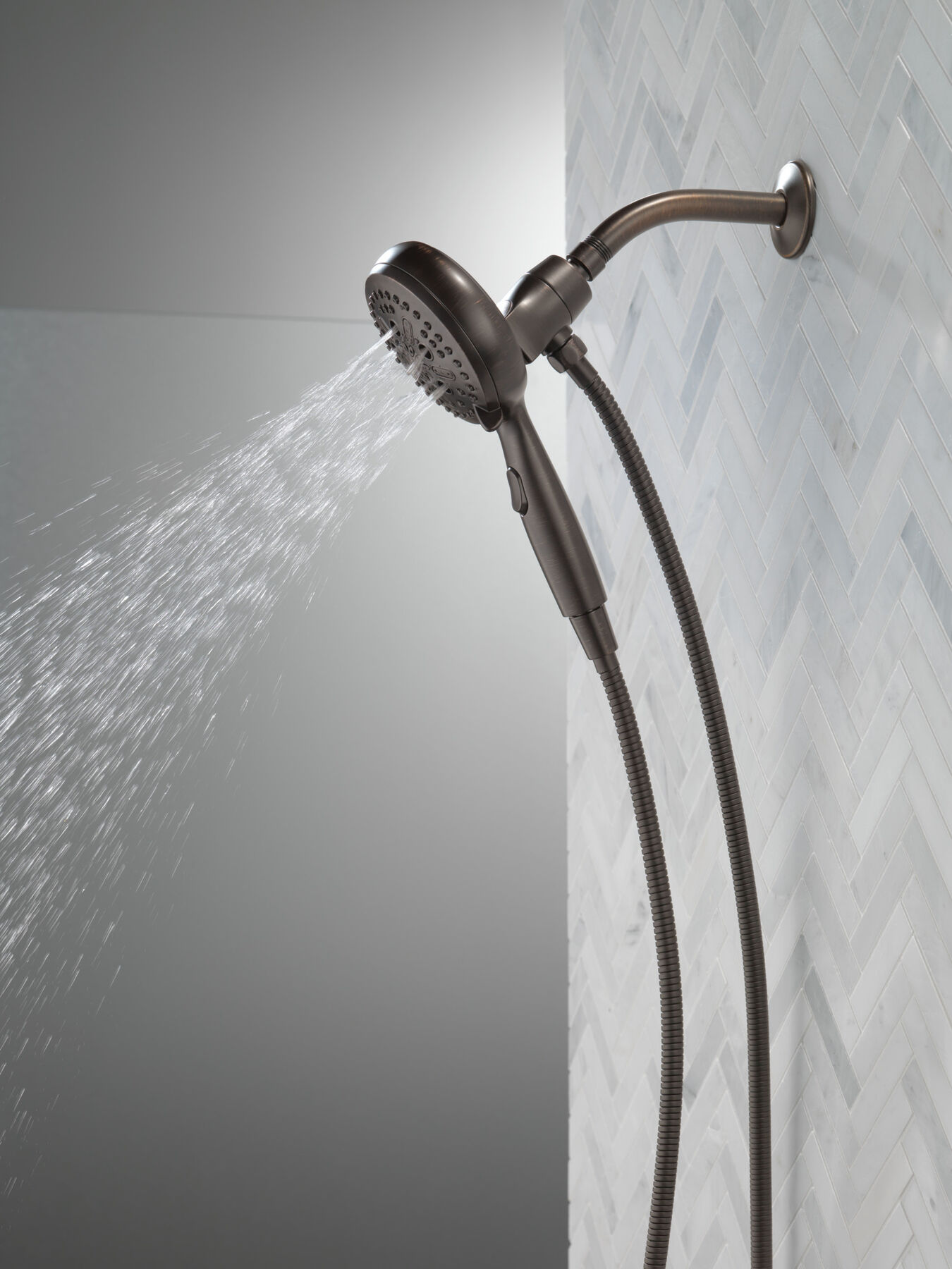 7-Setting SureDock&reg; Magnetic Hand Shower