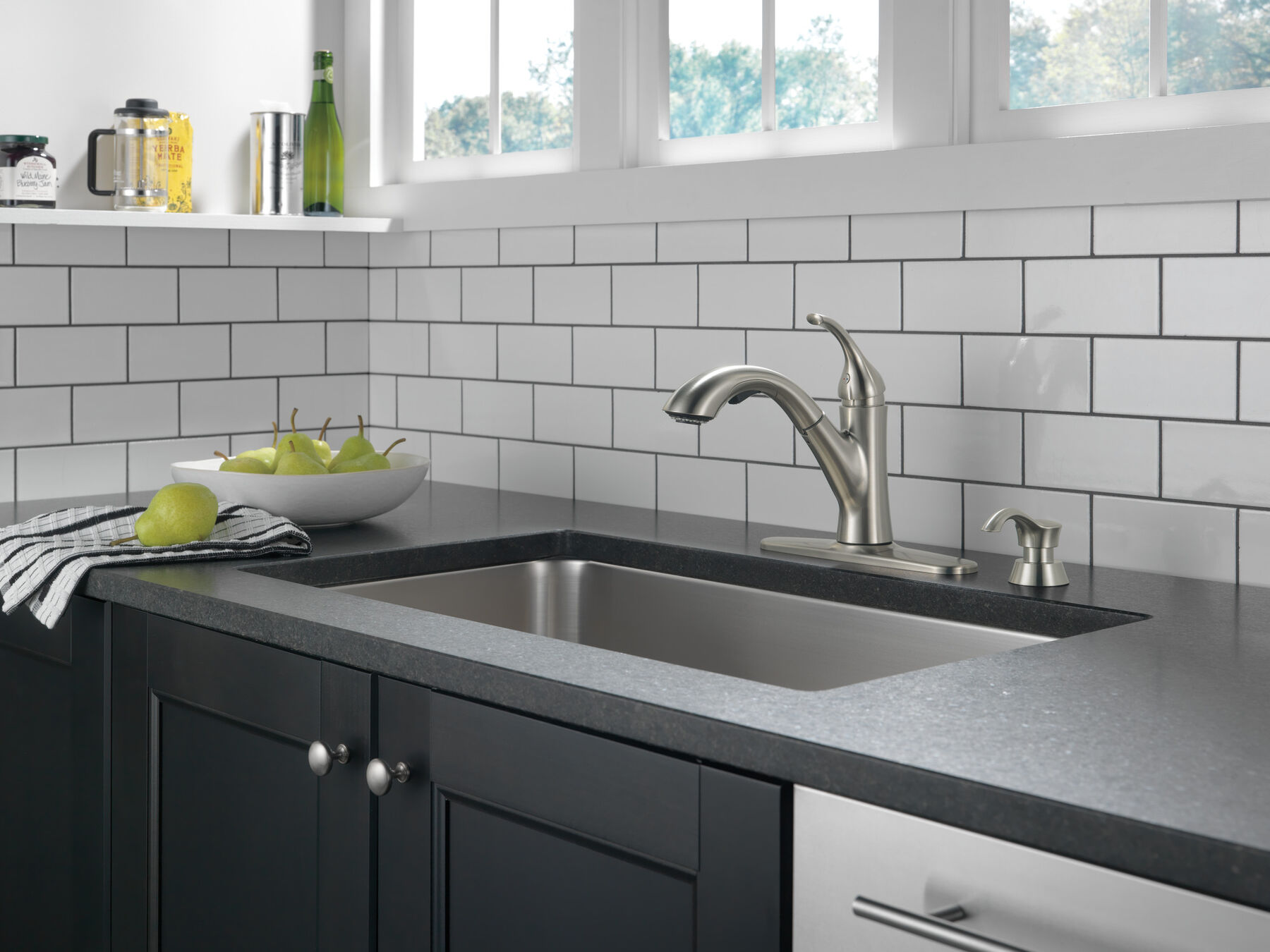 Single Handle Pull-Out Kitchen Faucet