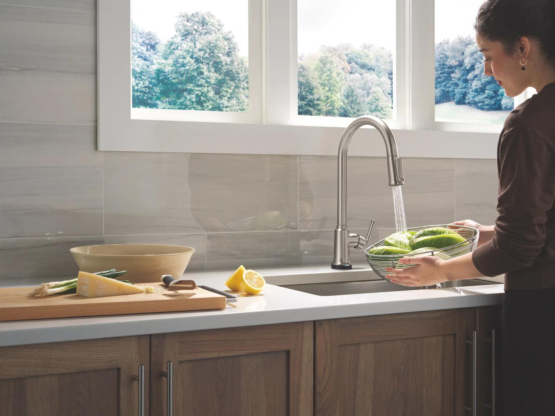 Single Handle Kitchen Pull-Down Faucet With Touchless Technology