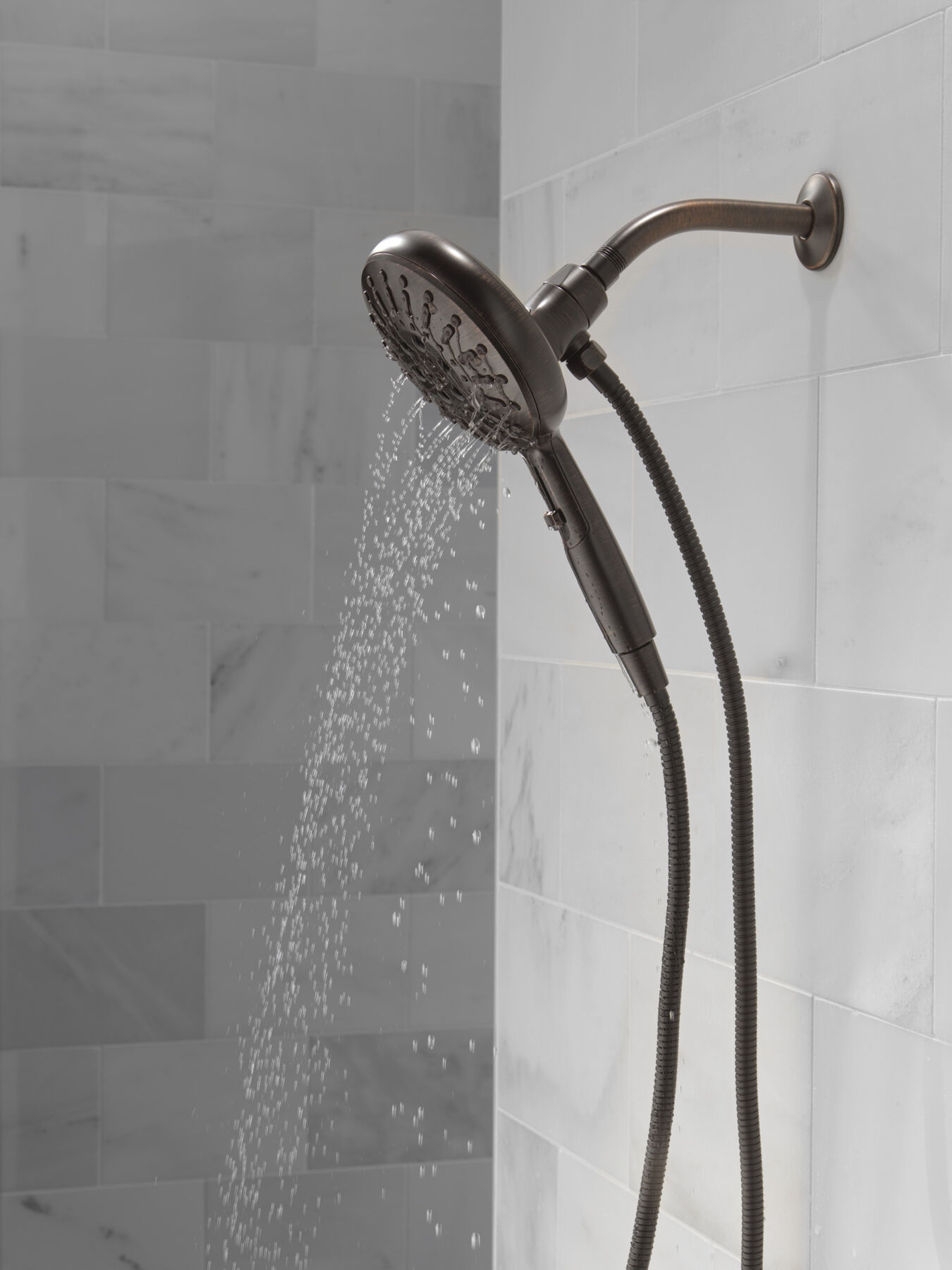7-Setting SureDock&reg; Magnetic Hand Shower