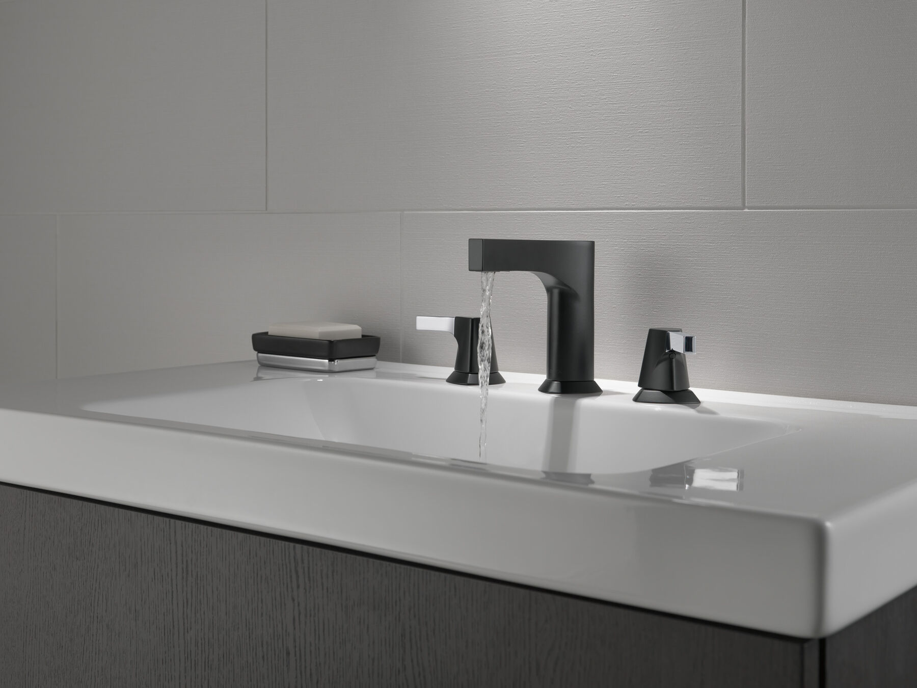 Two Handle Widespread Bathroom Faucet