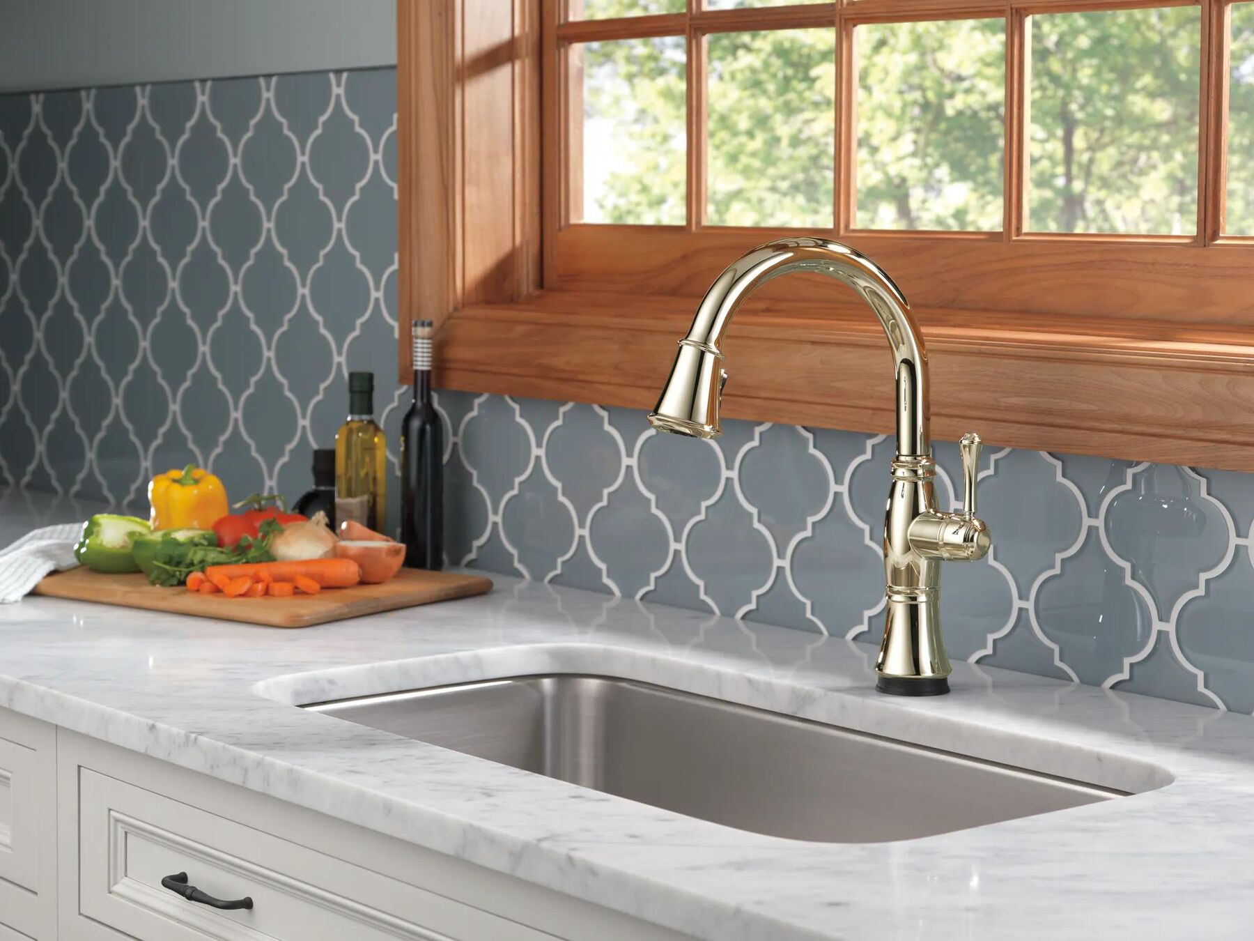 Single Handle Pull-Down Kitchen Faucet with Touch<sub>2</sub>O&reg; and ShieldSpray&reg; Technologies