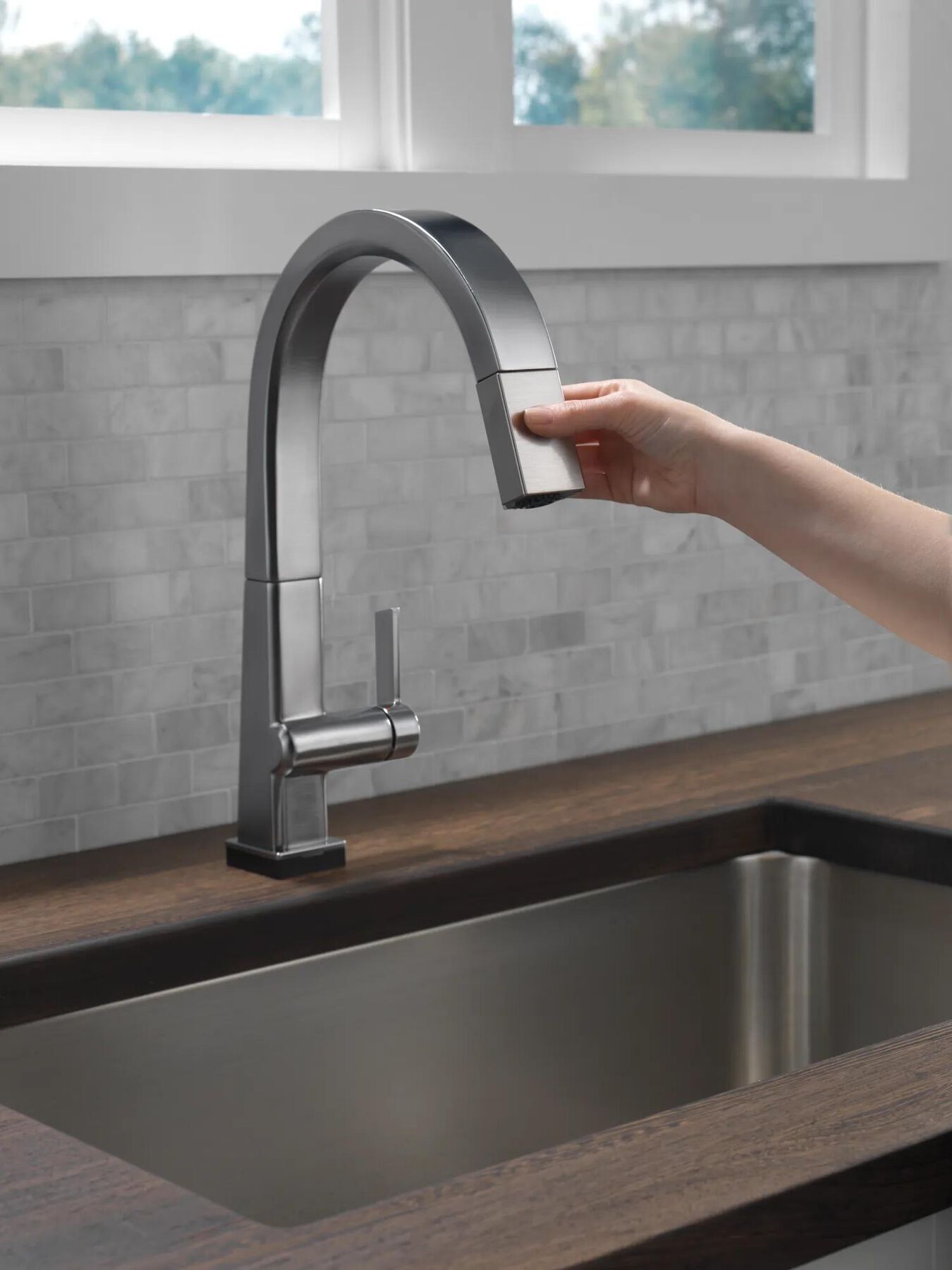 Single Handle Pull-Down Kitchen Faucet with Touch<sub>2</sub>O&reg; Technology Technology
