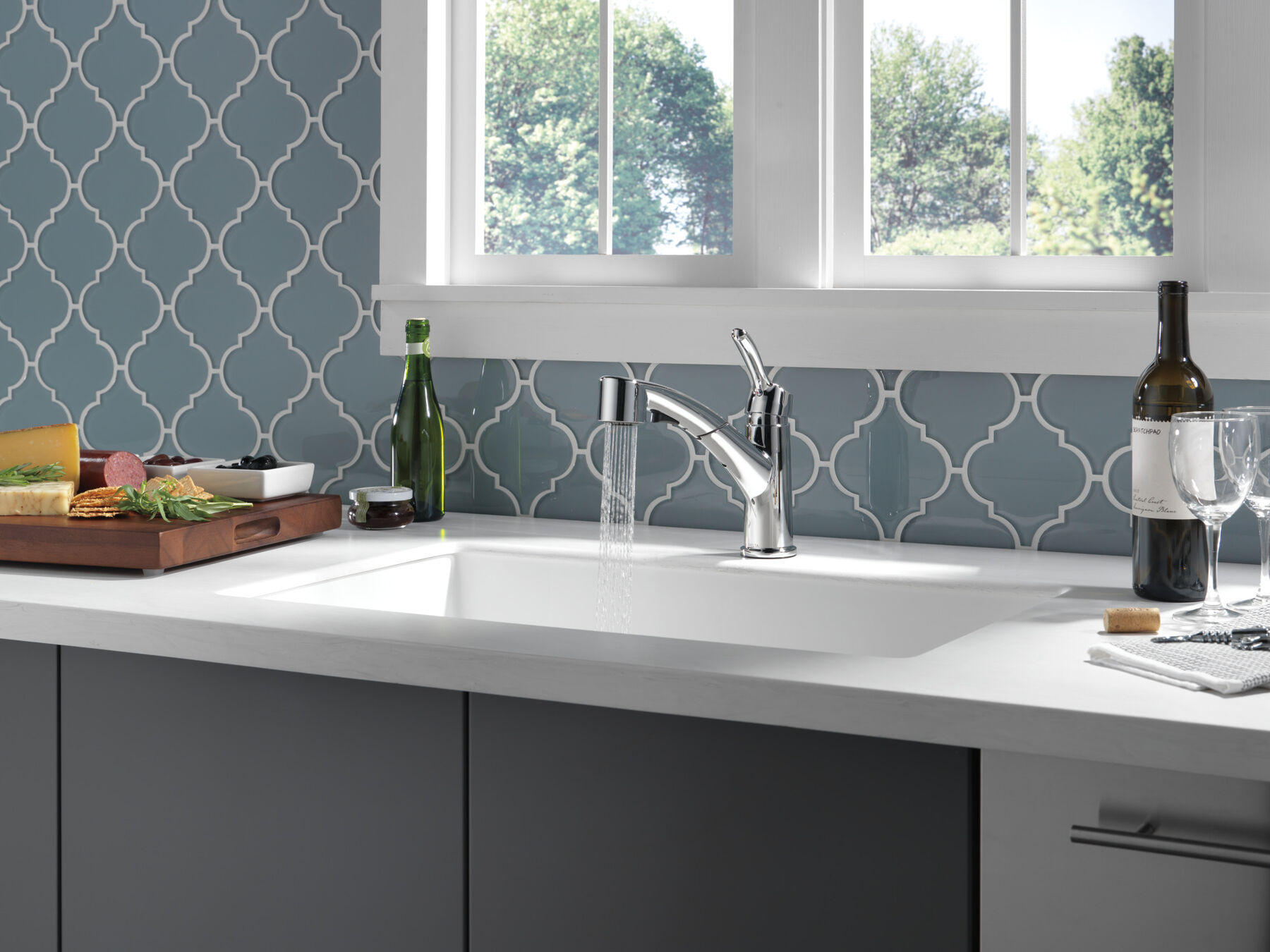 Single Handle Pull-Out Kitchen Faucet (Recertified)