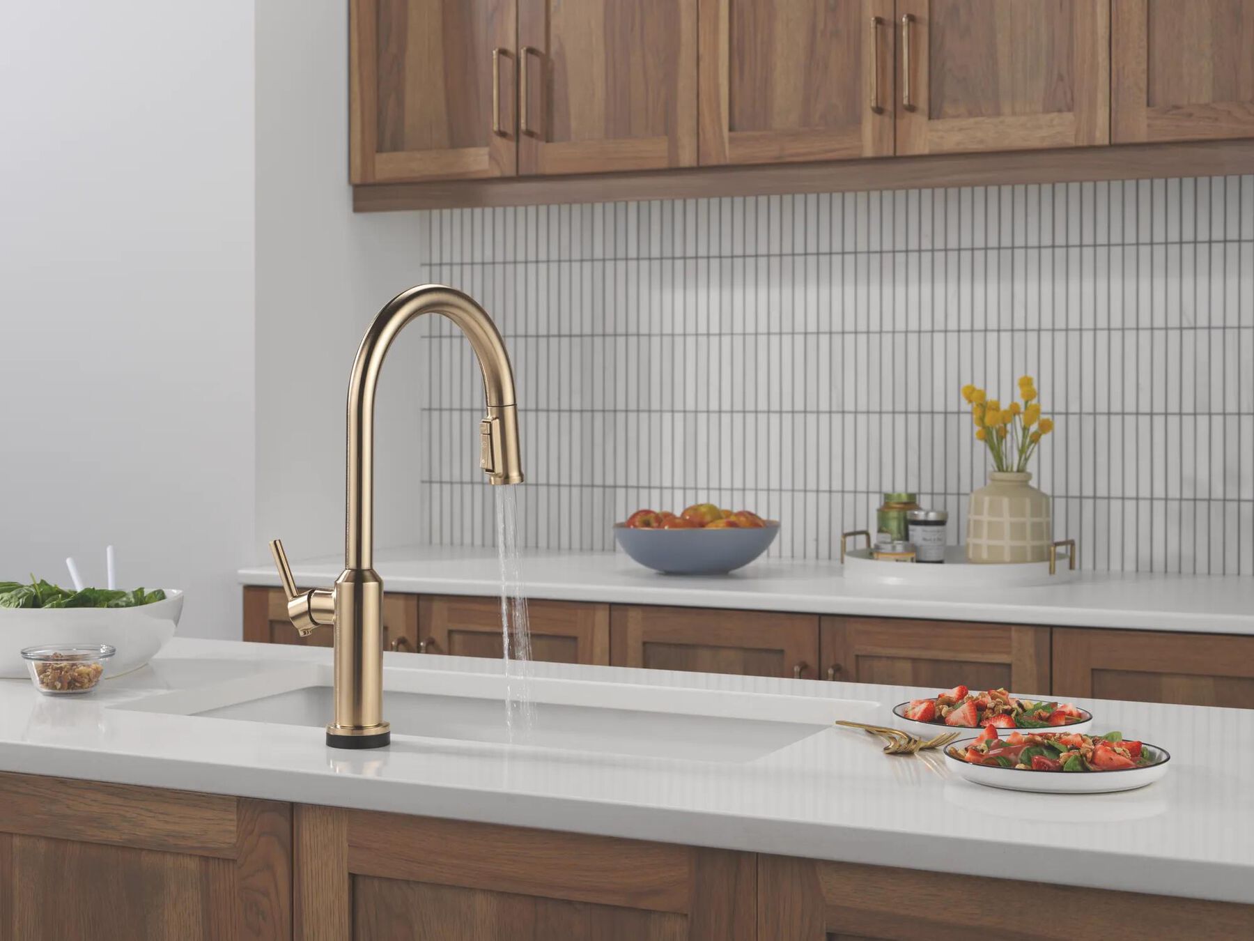 Touch2O&reg; Technology Kitchen Faucet with Touchless Technology
