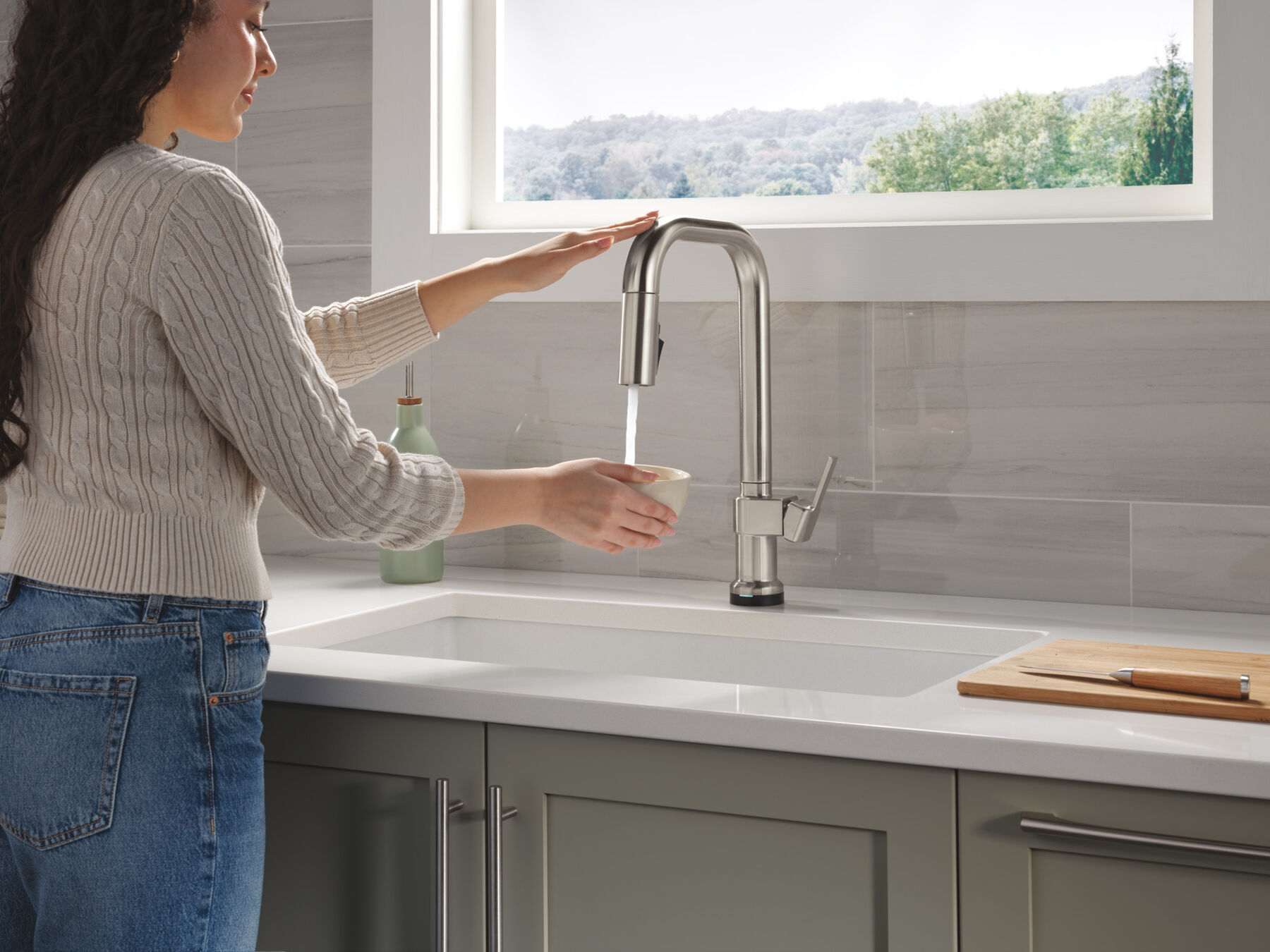 Touch2O&reg; with Touchless Technology Single Handle Pull-Down Kitchen Faucet