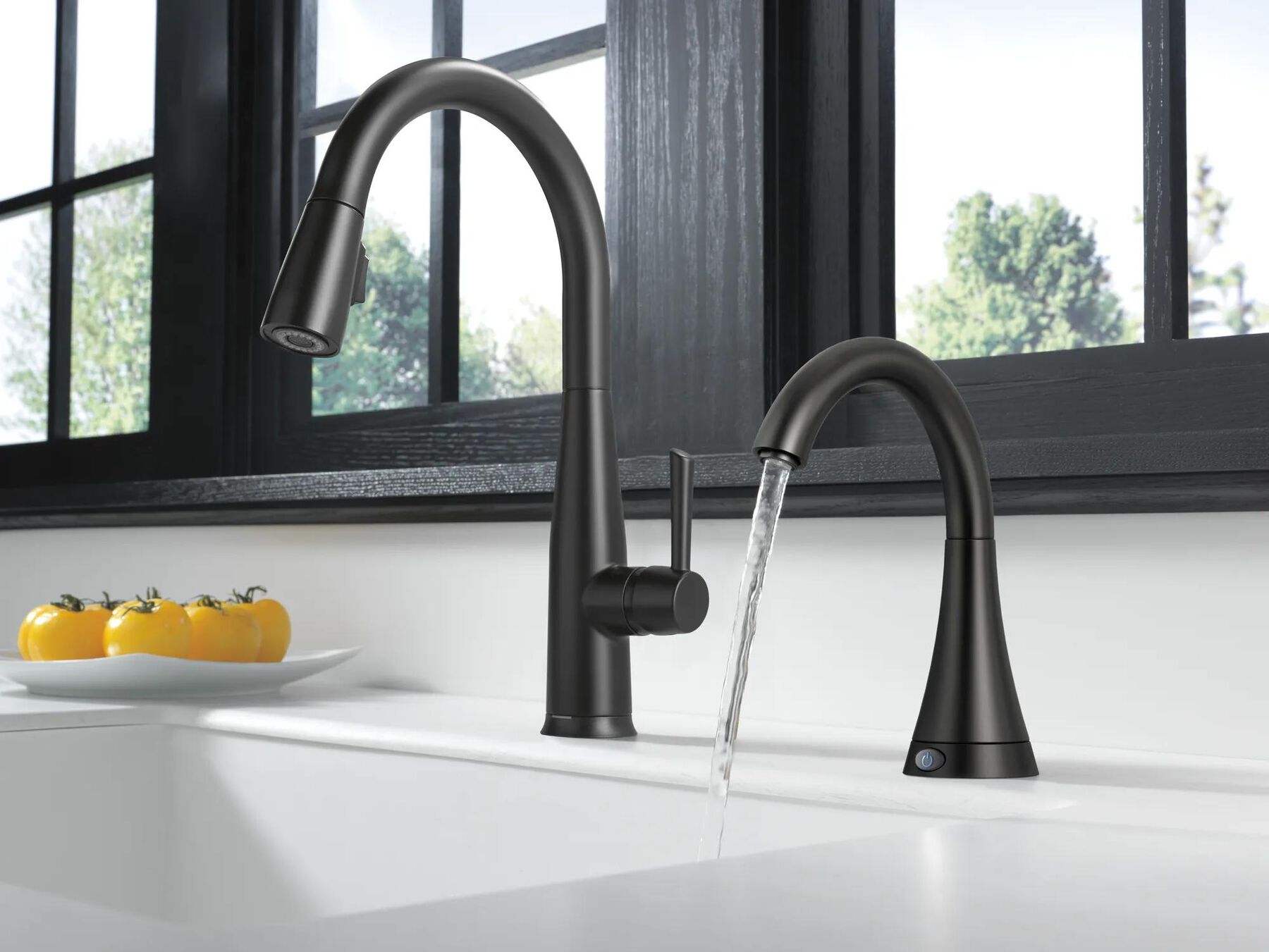 Single Handle Pull-Down Kitchen Faucet with Touch<sub>2</sub>O&reg; Technology