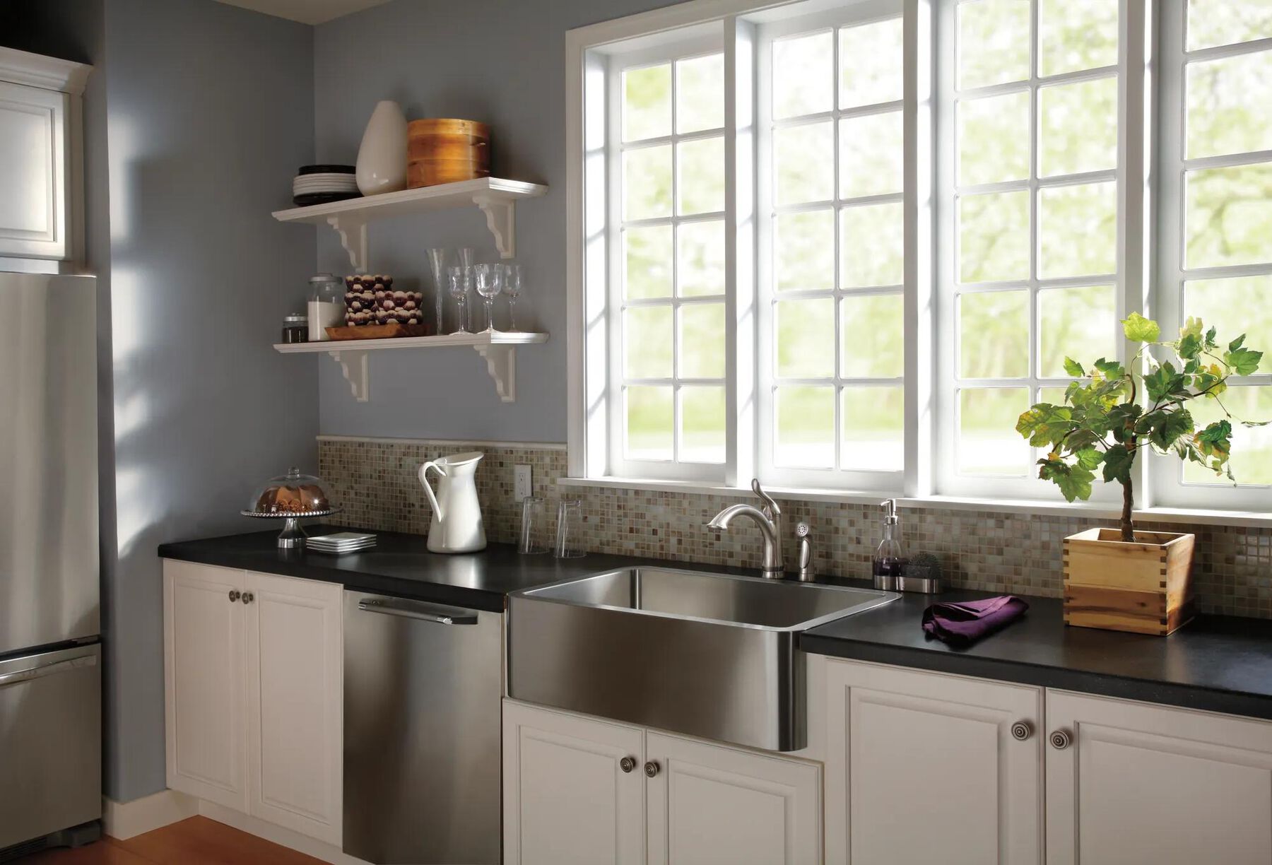Single Handle Kitchen Faucet with Spray