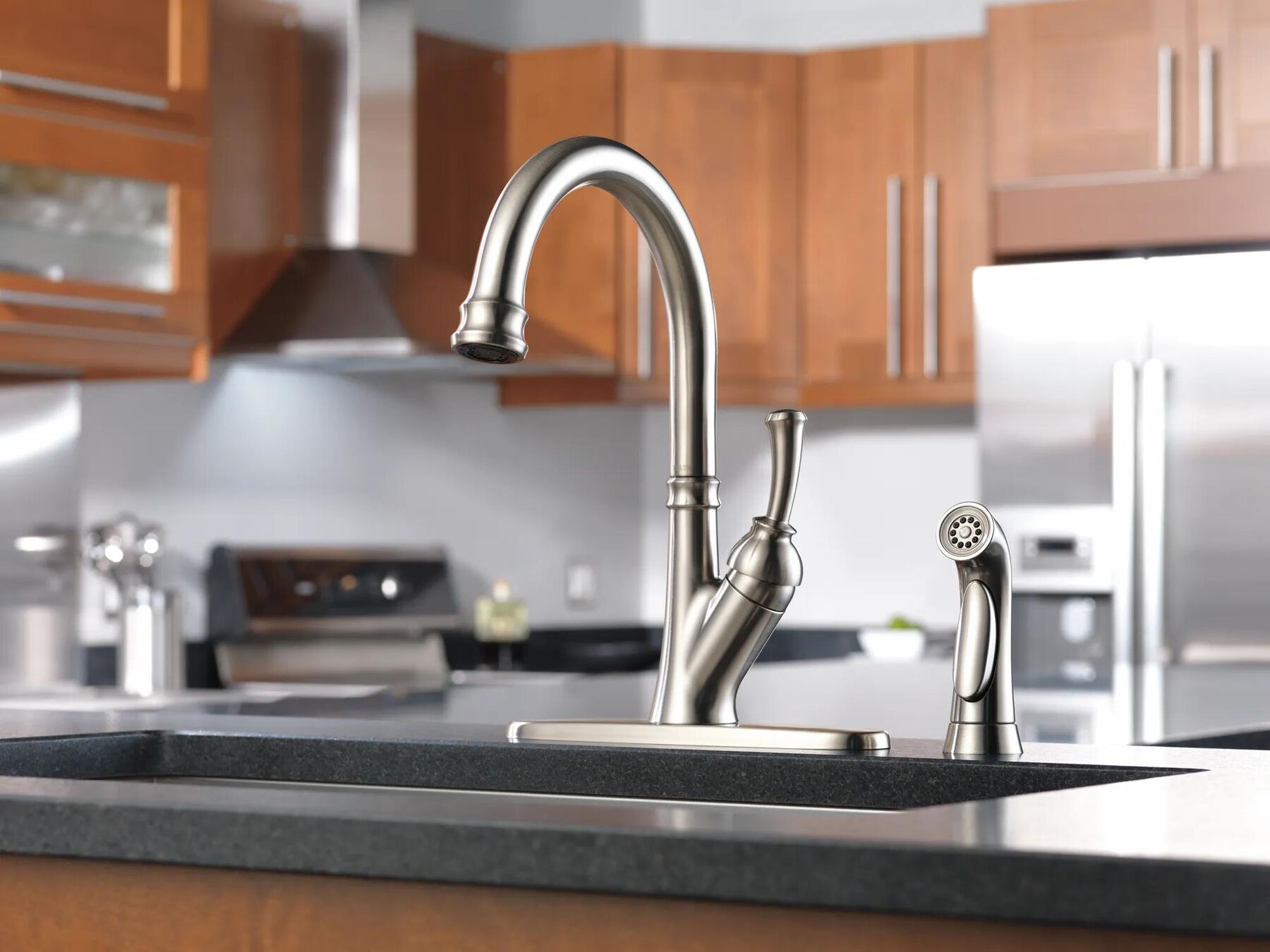 Single Handle Kitchen Faucet with Spray