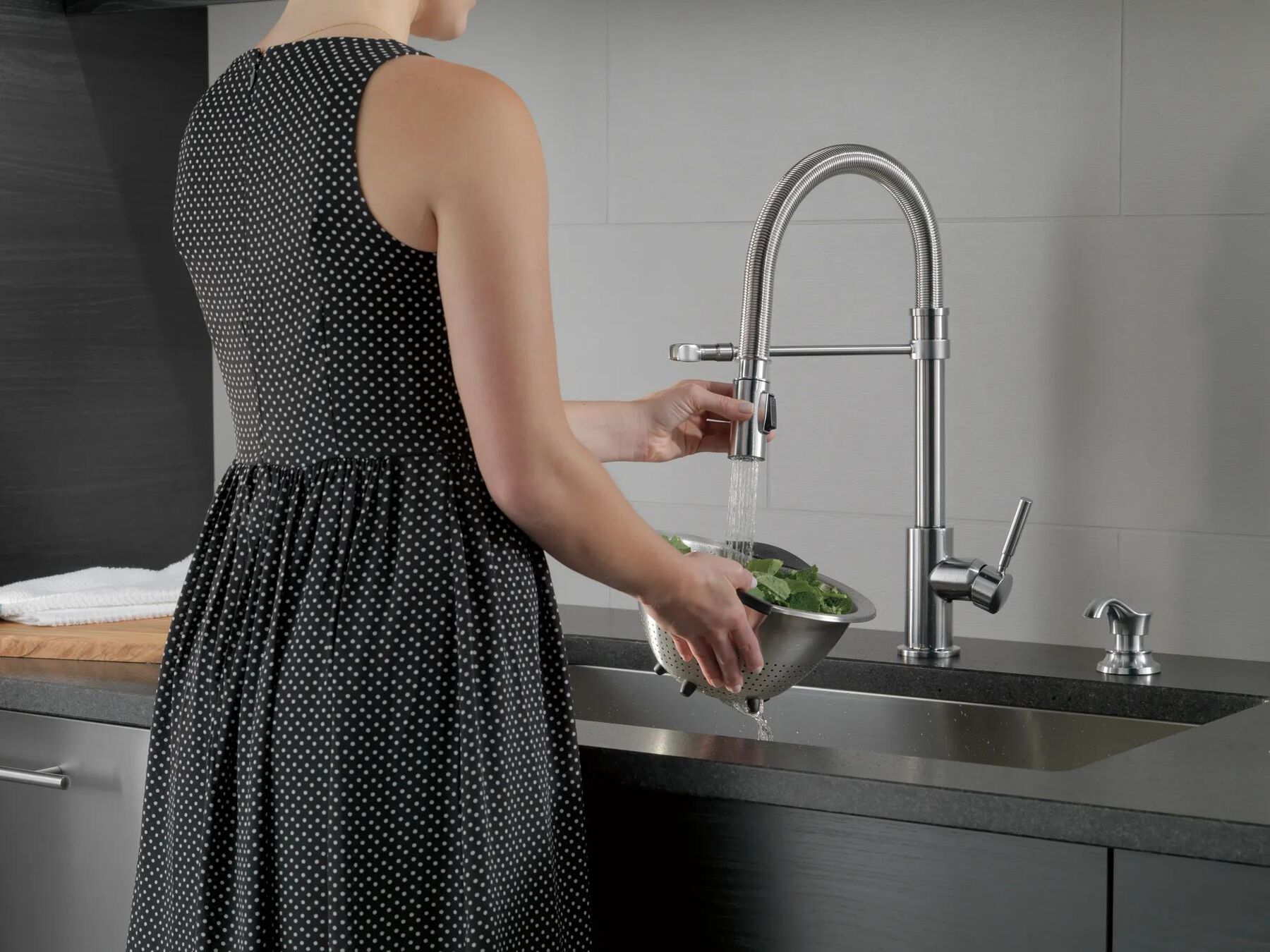 Commercial Single-Handle Pull-Down Kitchen Faucet