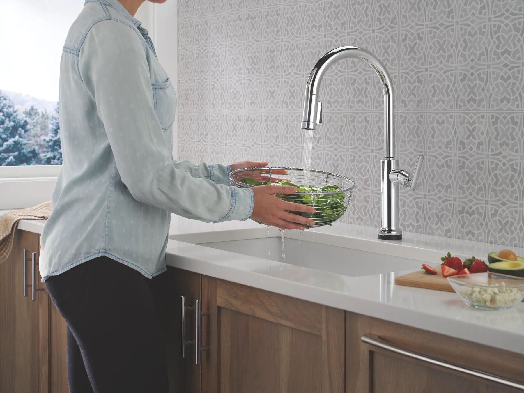 Touch2O&reg; Technology Kitchen Faucet with Touchless Technology