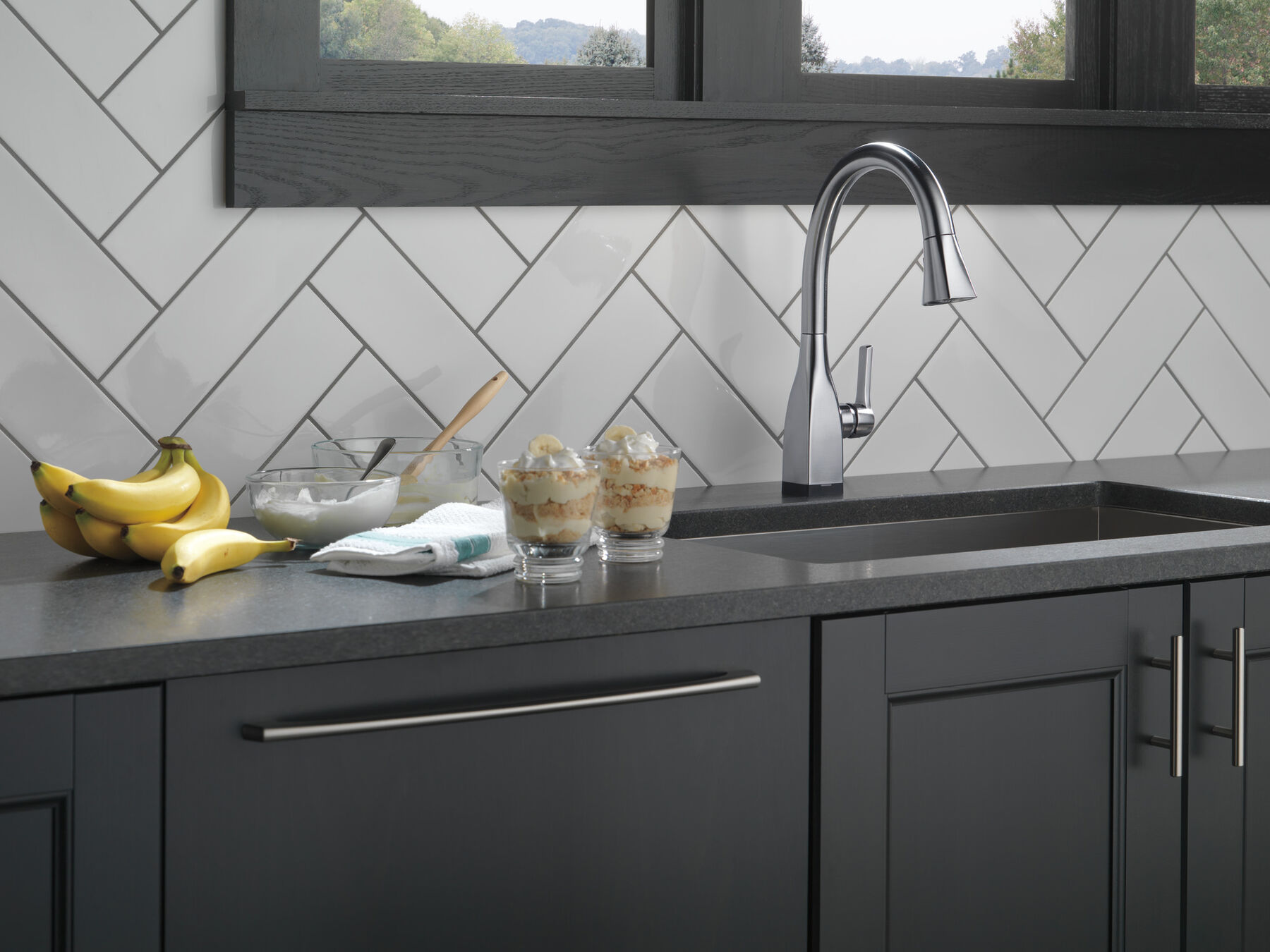 Single Handle Pull-Down Kitchen Faucet with Touch<sub>2</sub>O&reg; and ShieldSpray&reg; Technologies