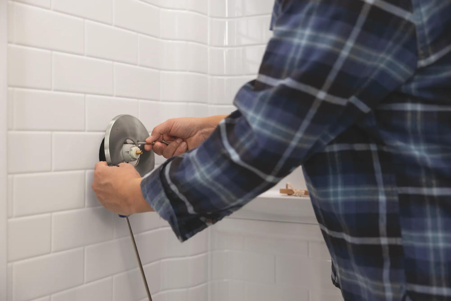 Monitor&reg; 14 Series Tub and Shower