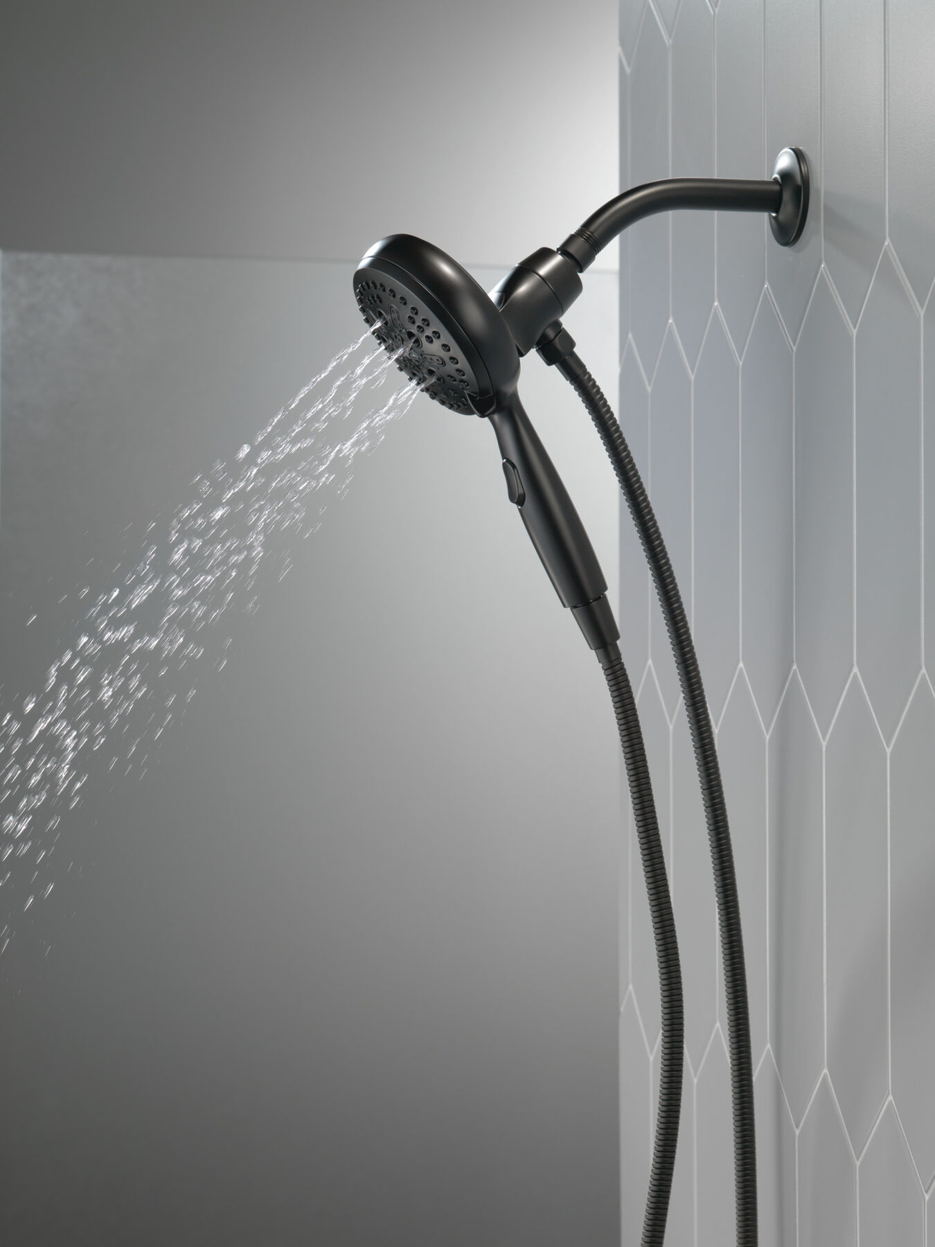 7-Setting SureDock&reg; Magnetic Hand Shower