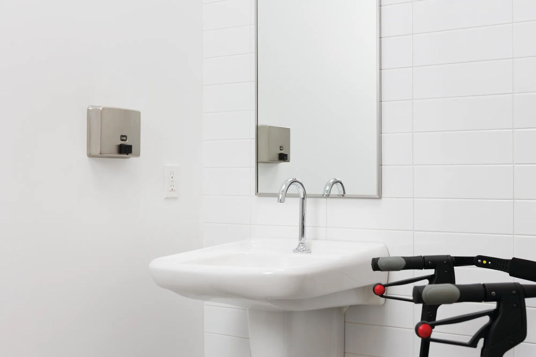 Electronic Lavatory Faucet with Proximity&reg; Sensing Technology - Hardwire Operated