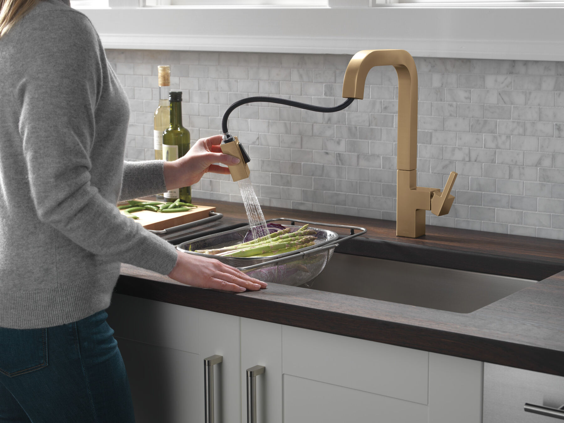 Single Handle Pull-Down Kitchen Faucet